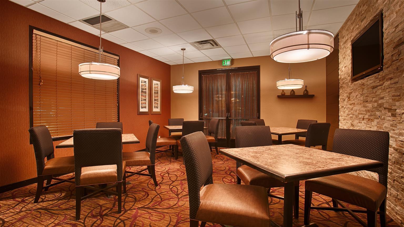 Restaurant Hotel d’Lins Ontario Airport, Ontario