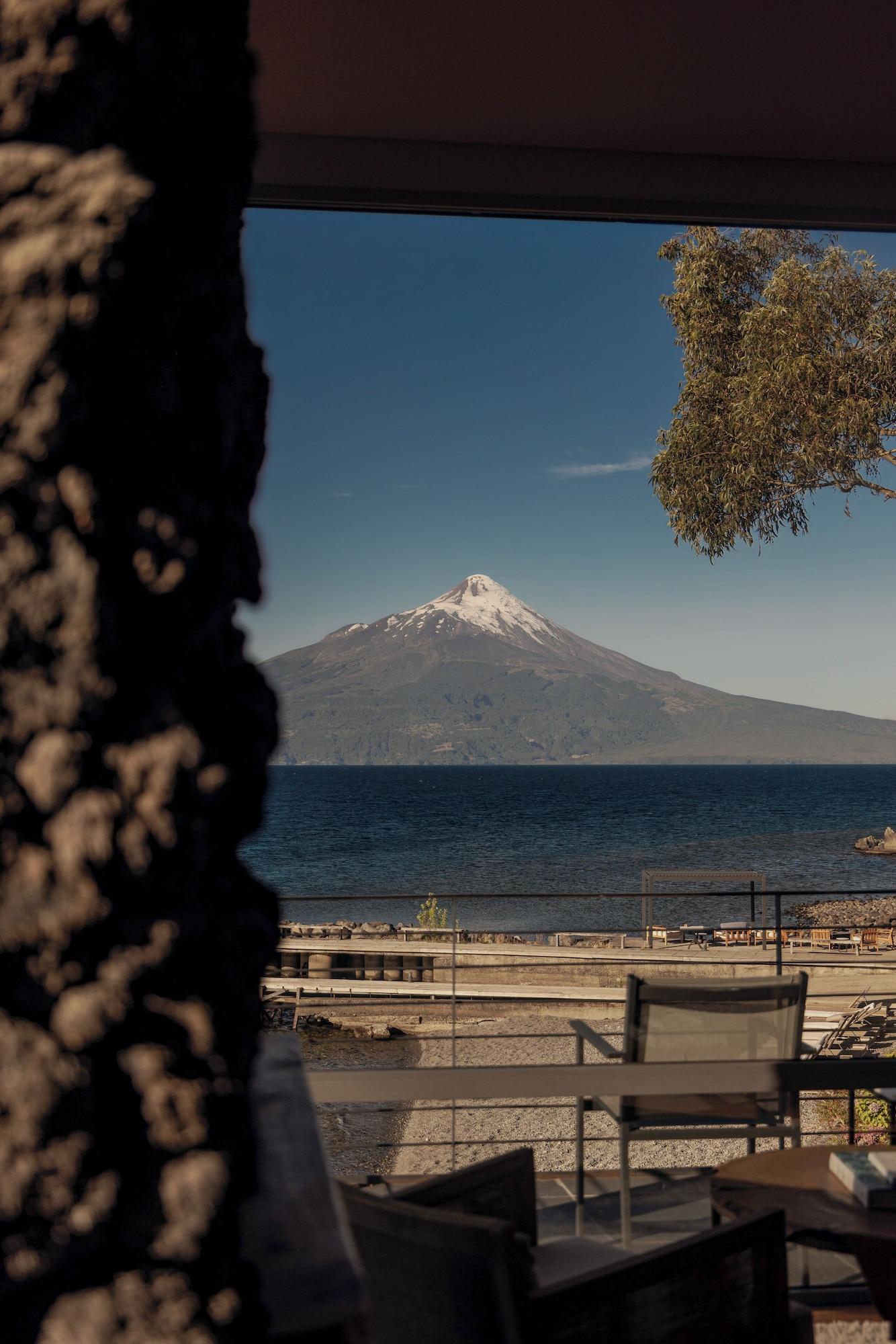 Vista Exterior Hotel AWA Puerto Varas