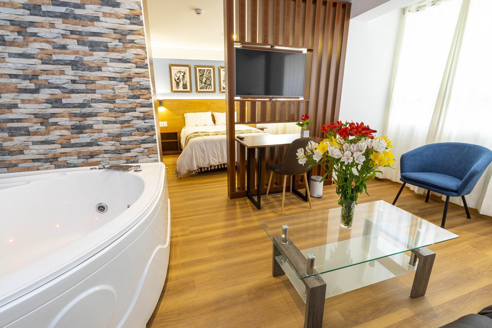 Varios Hotel Pacific Palace