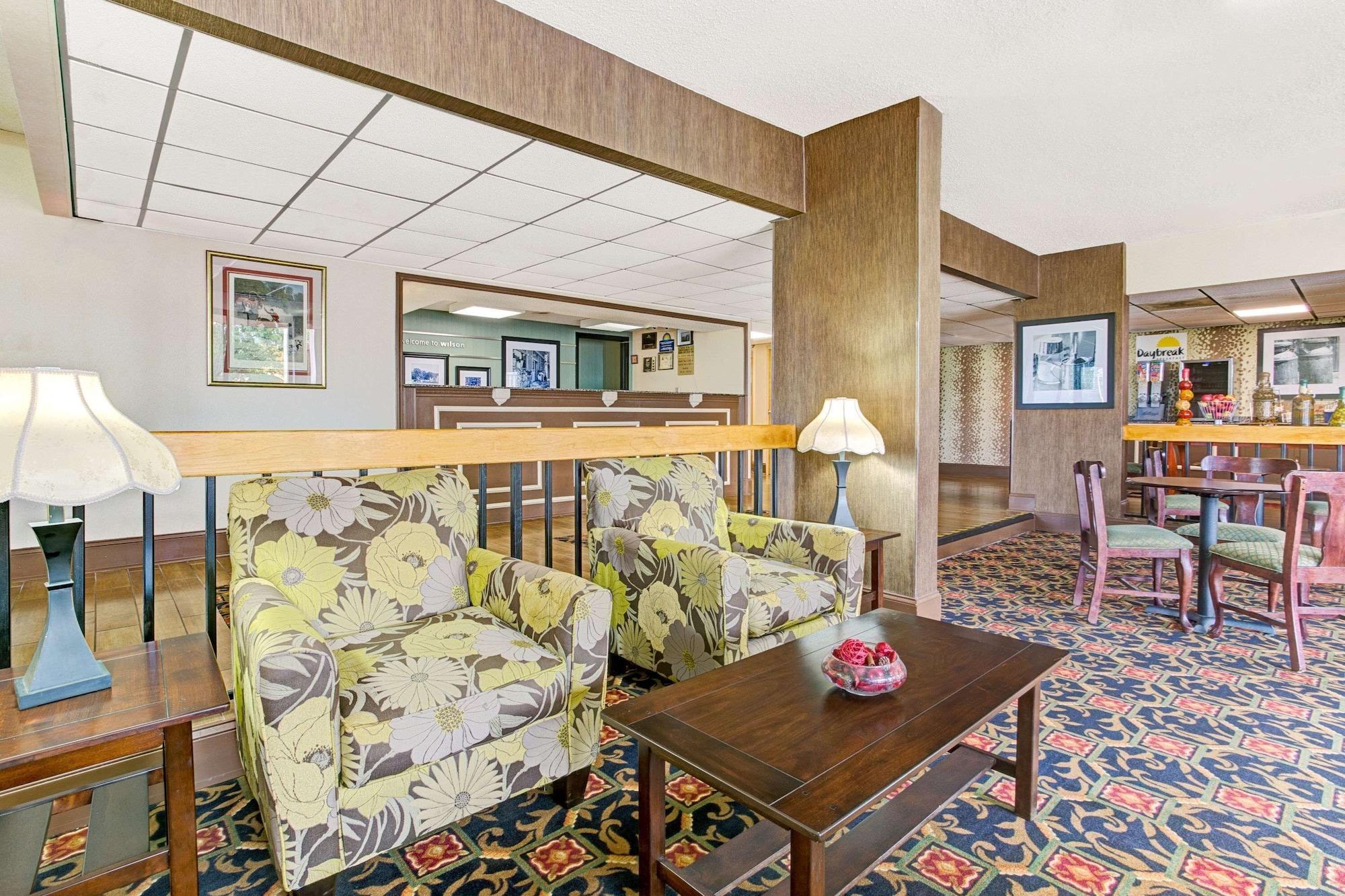 Vista Lobby Days Inn by Wyndham Wilson