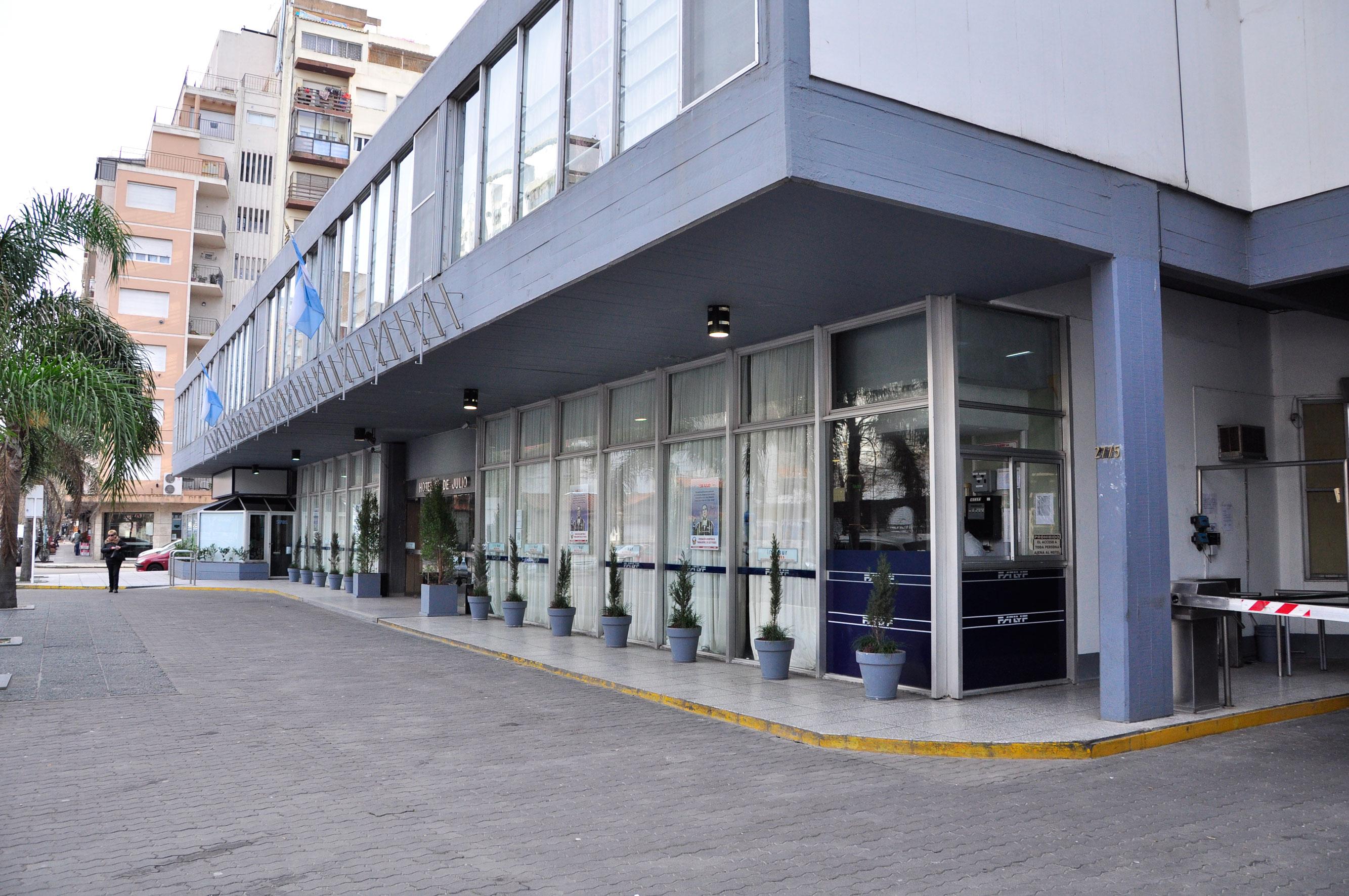 Vista Exterior Intersur Hotel 13 de Julio