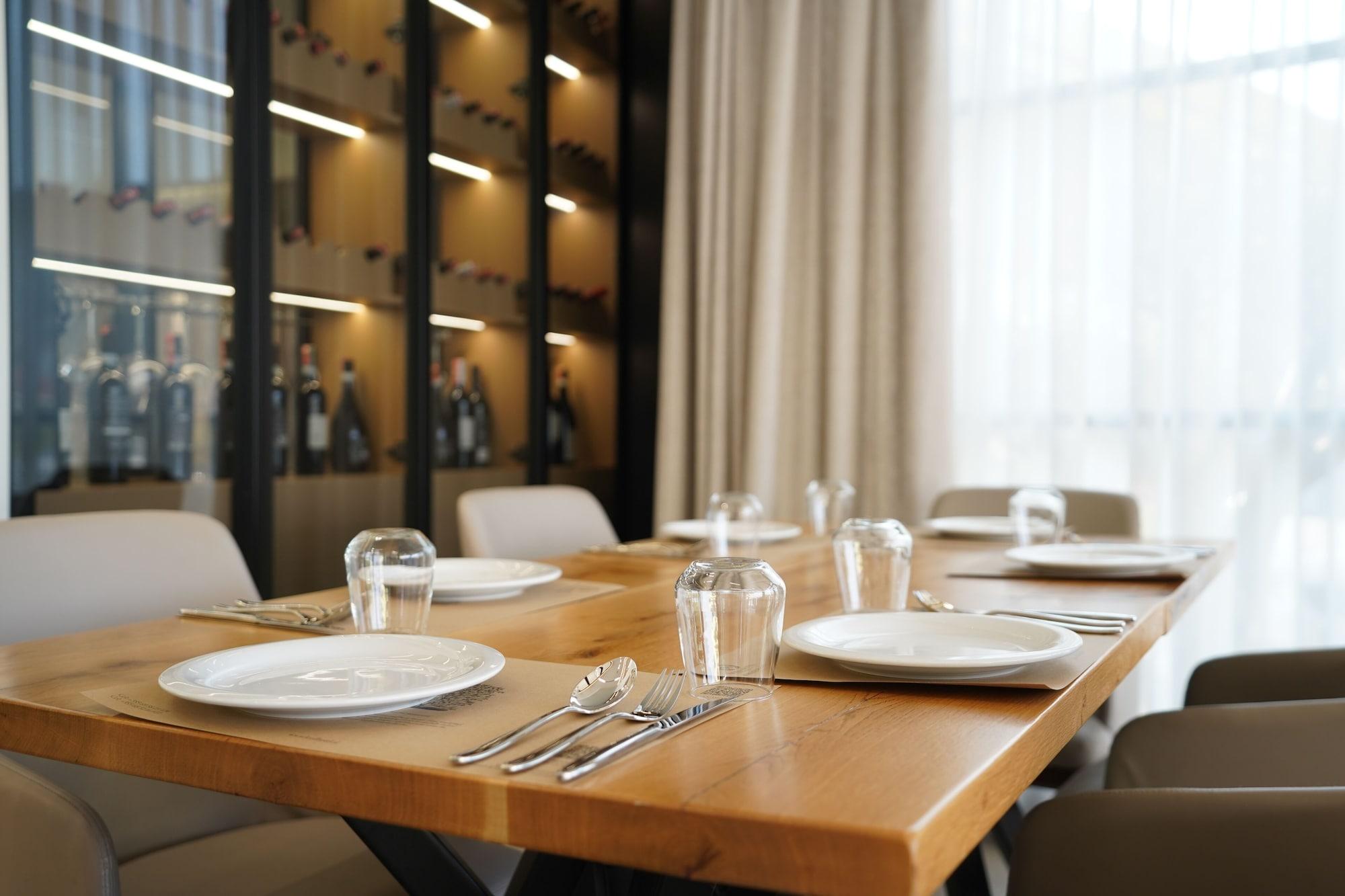 Restaurant Lord Hotel & Restaurant at AutoStation