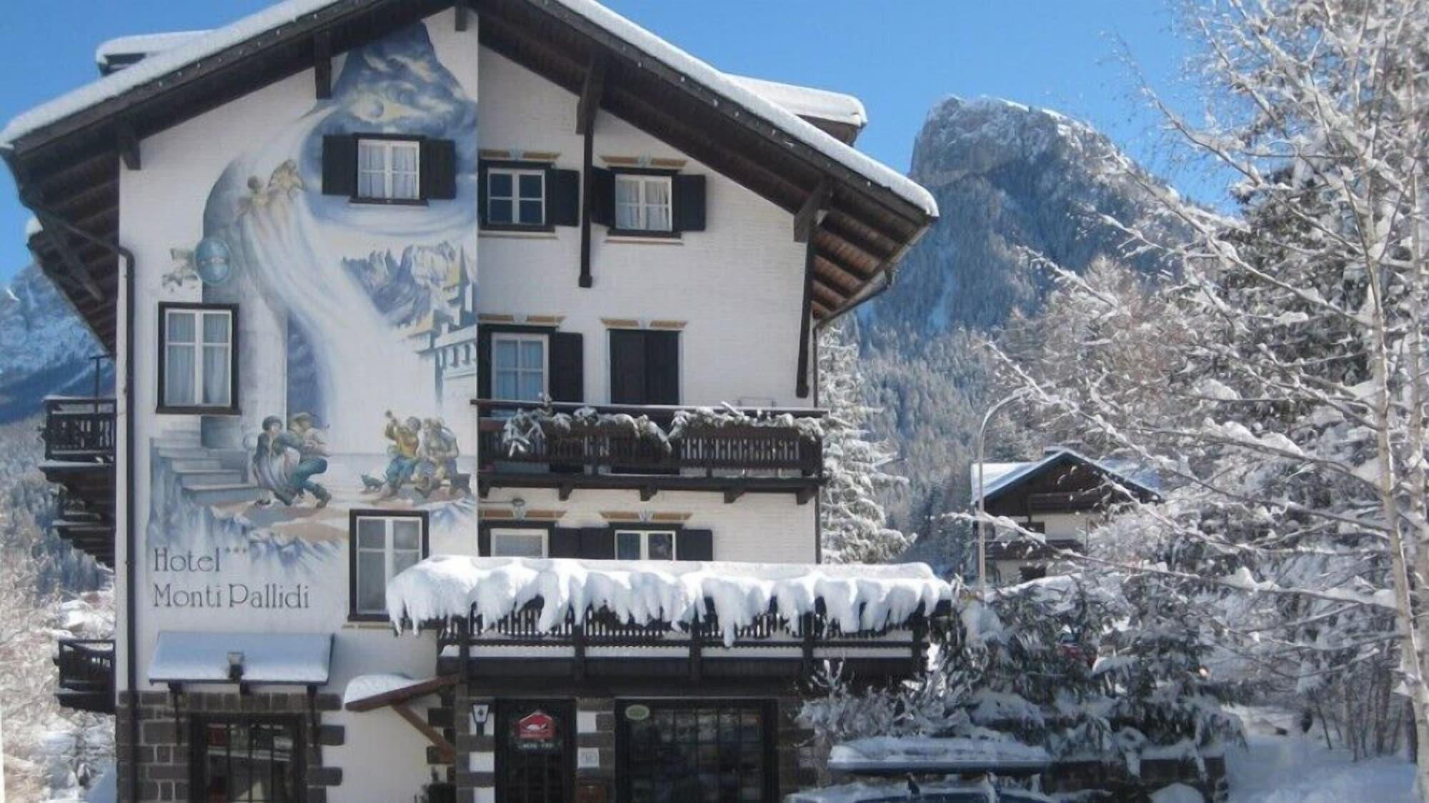 Varios Hotel Monti Pallidi
