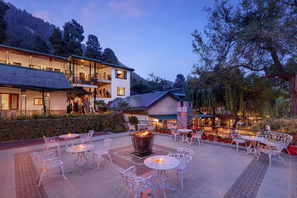 Vista Lobby Shervani Hilltop Nainital