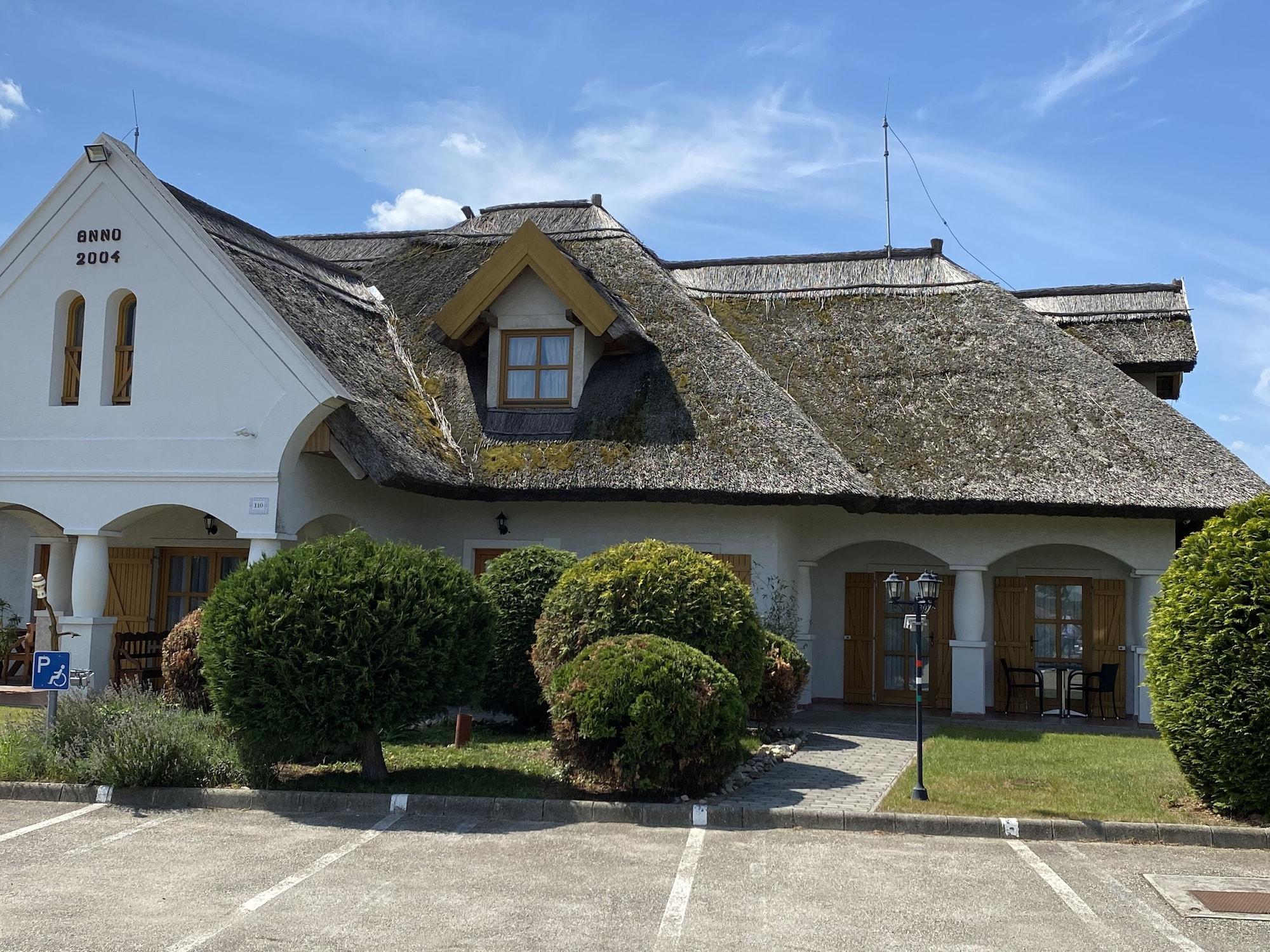 Vista Exterior Rigótanya Relax and Wellness