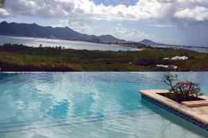 Alquiler Vacacional - Magnificent cliff side villa awaits you...