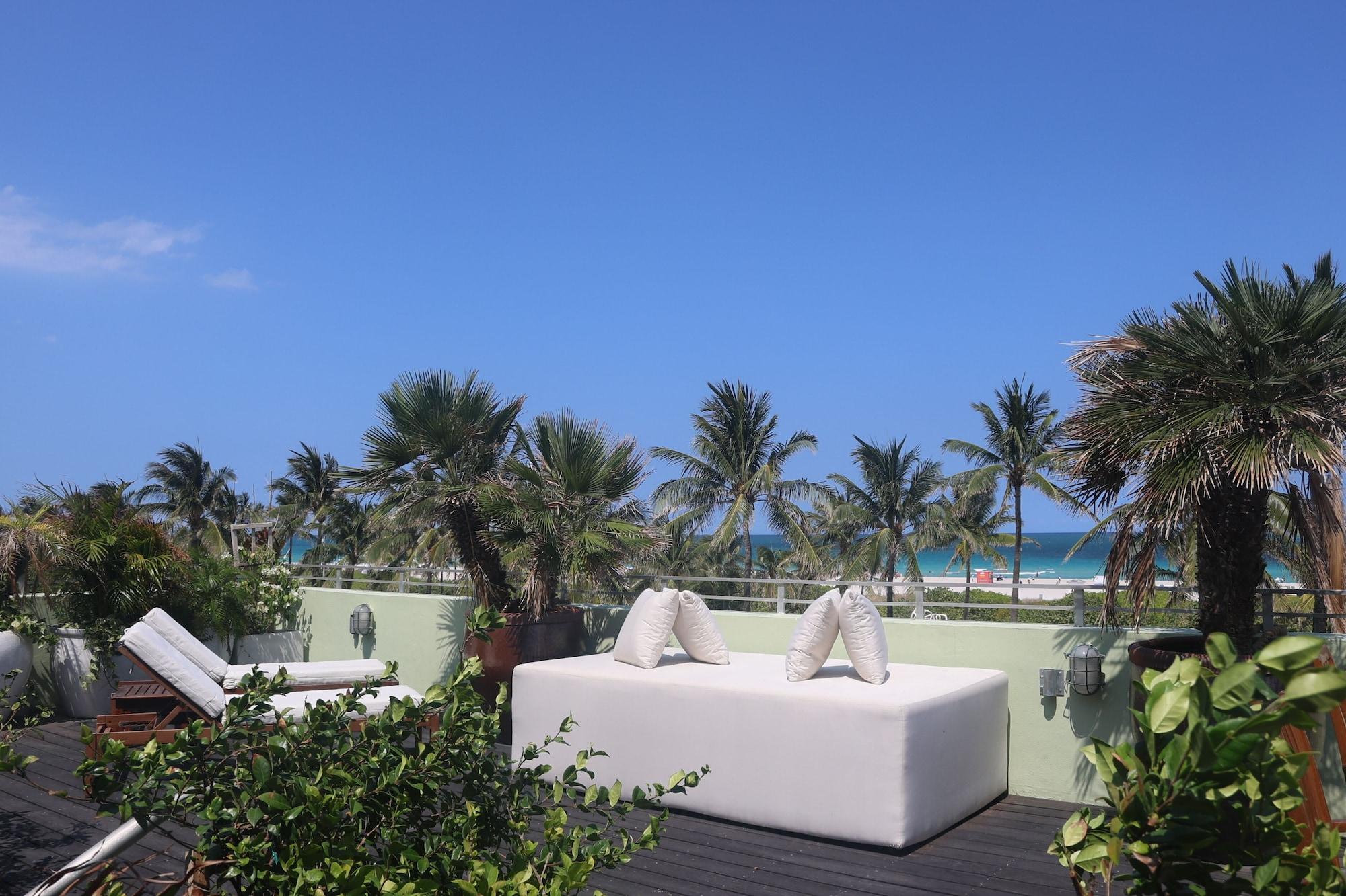 Playa Pelican Hotel