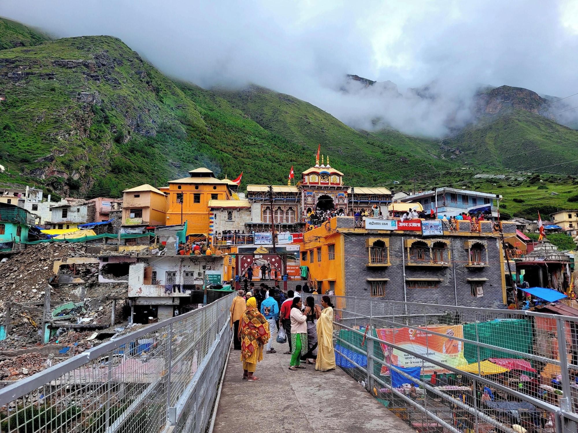 Vista Exterior Temple View Badrinath House