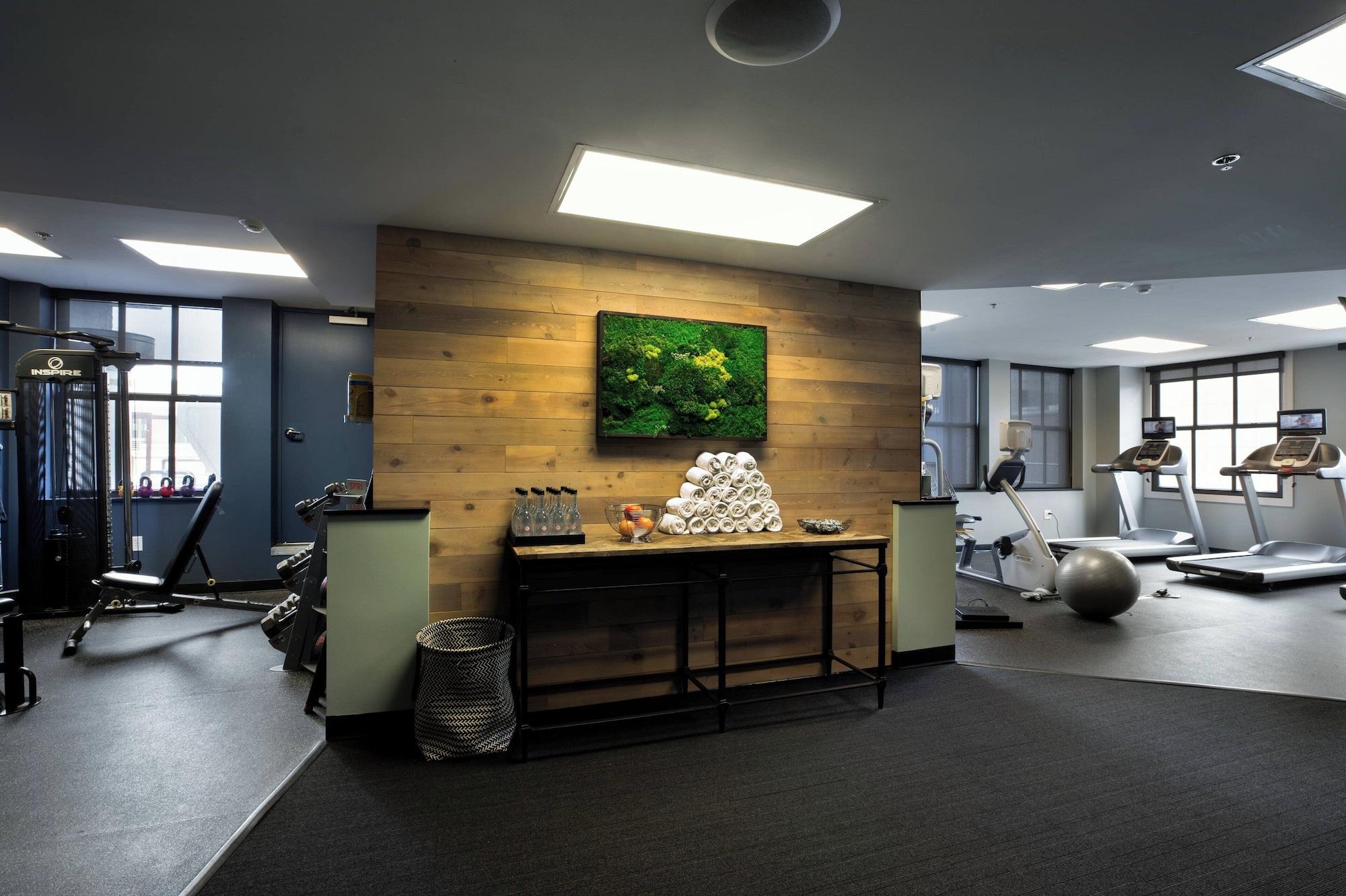 Gimnasio Ambassador Hotel Wichita, Autograph Collection