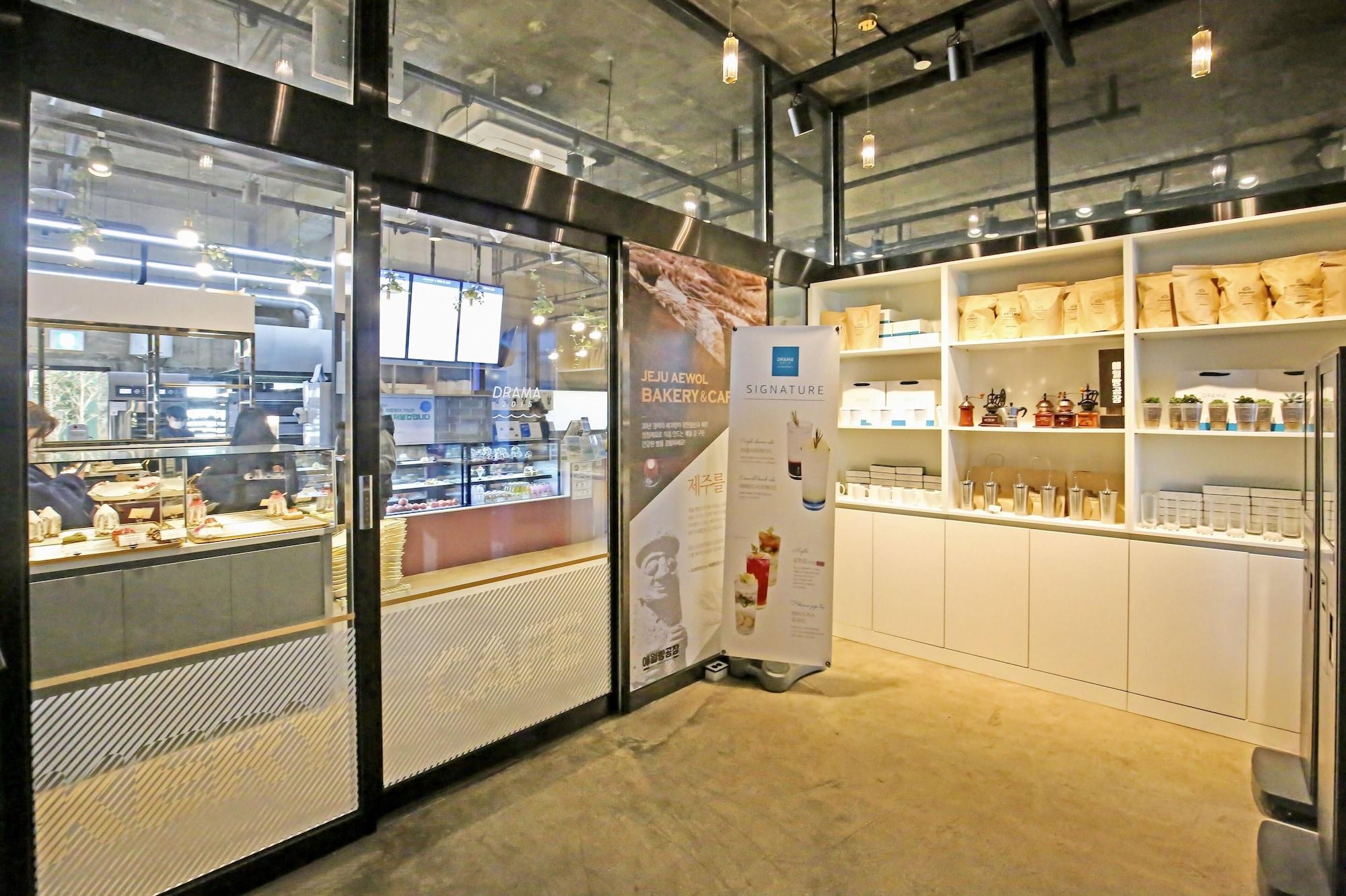 Vista Lobby Drama 2015