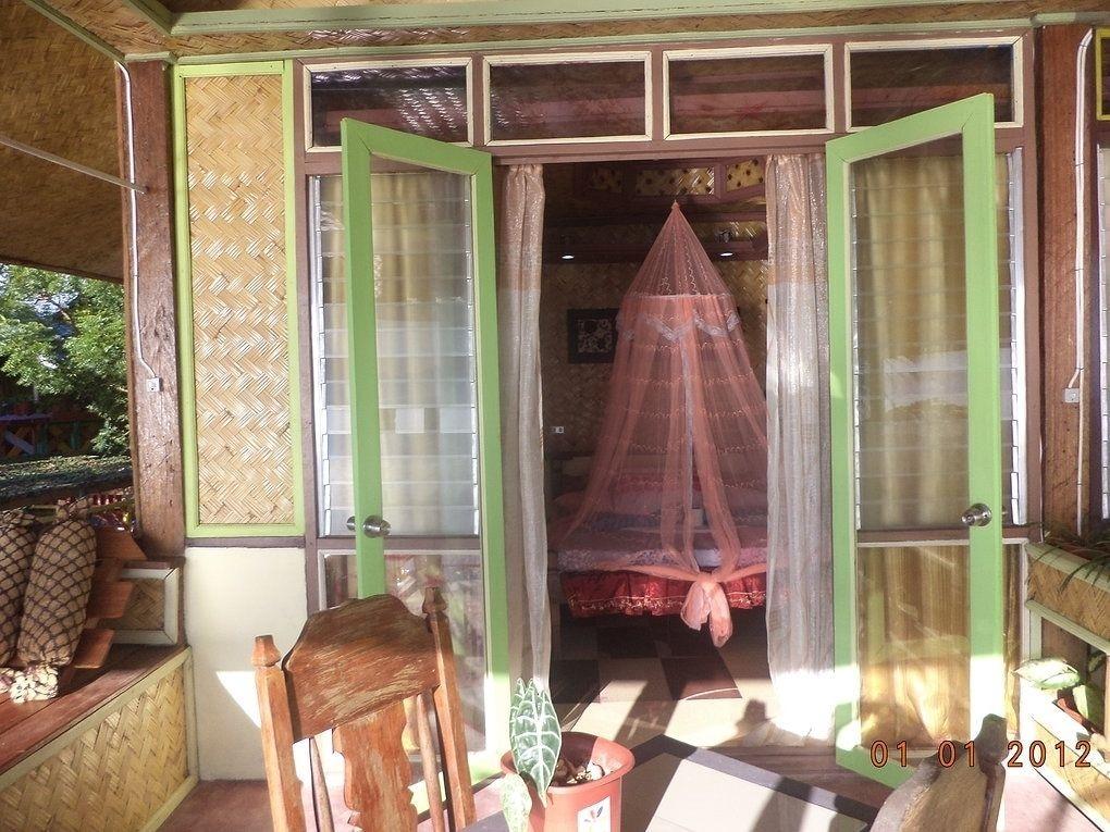 Vista Lobby Island Front II