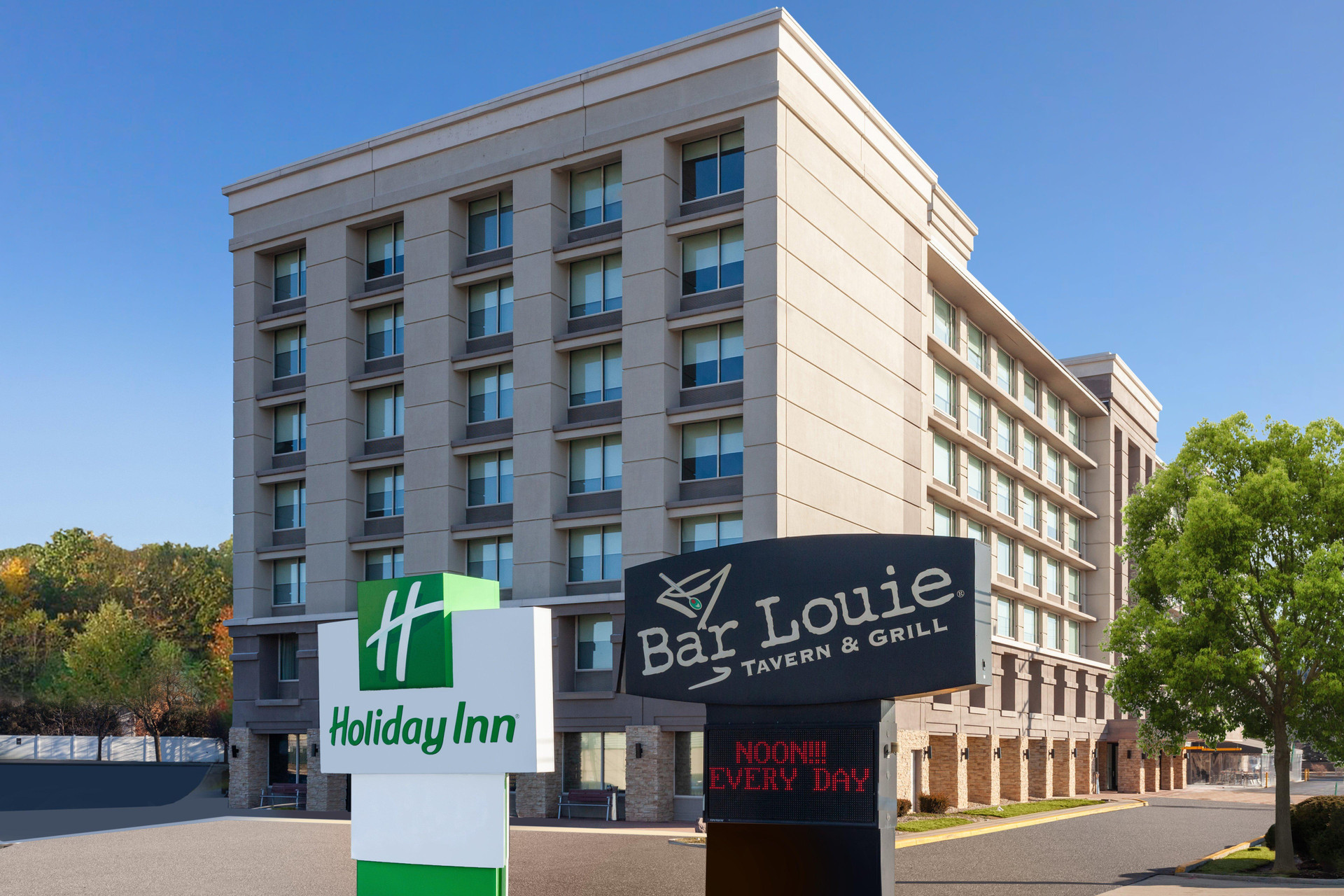 Vista Exterior Holiday Inn Chicago-Oakbrook by IHG