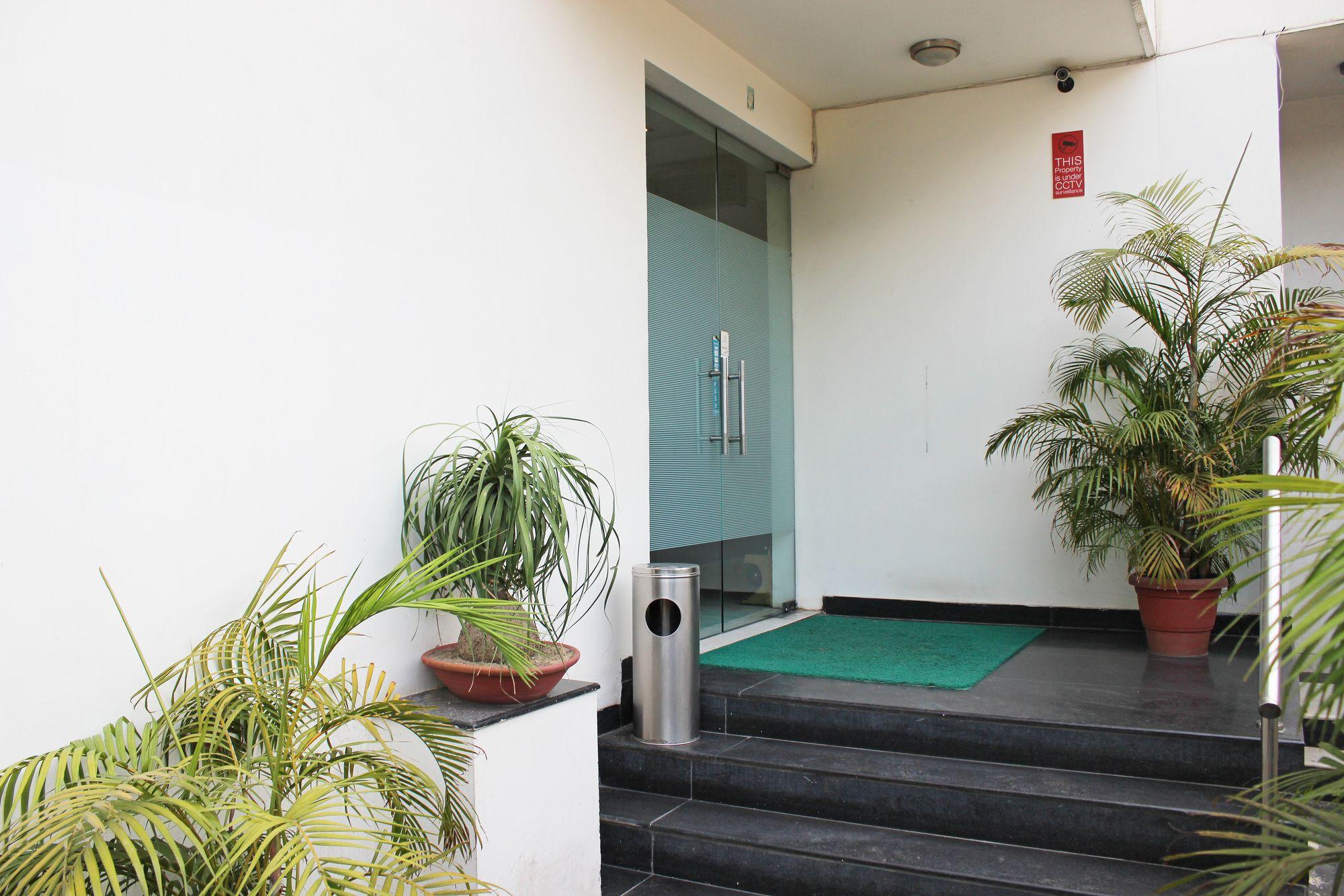Vista Exterior OYO 605 Hotel Camria