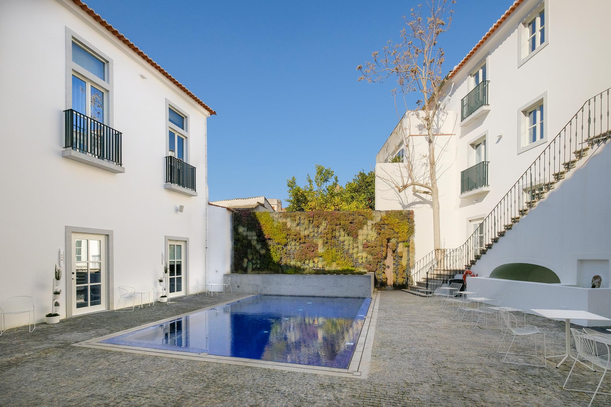 Vista Piscina MouraSuites Hotel