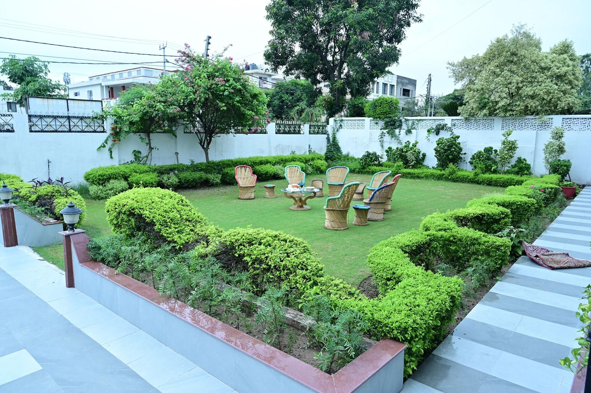 Vista Exterior Dhairya Villa Home Away From Home