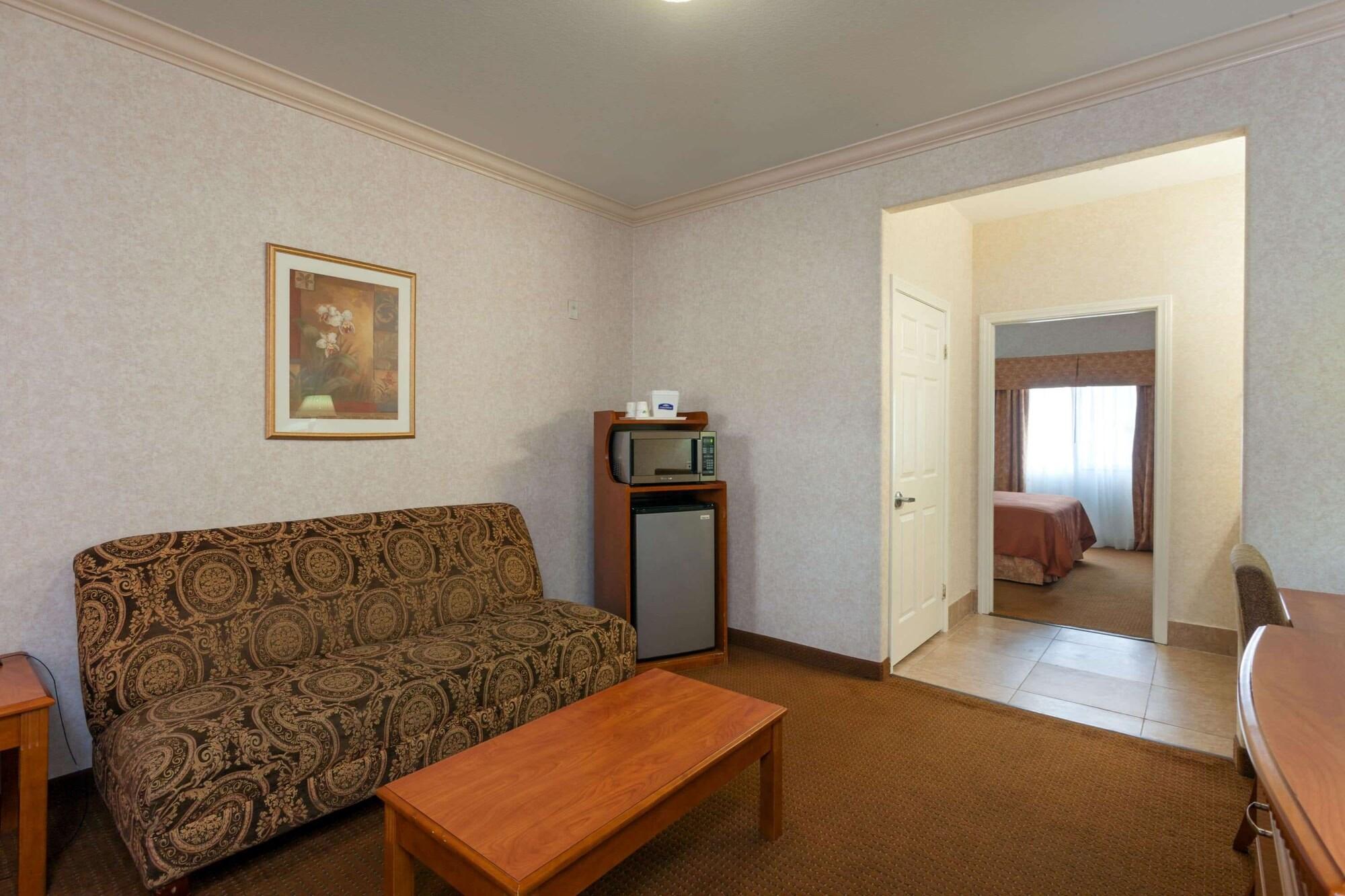 Habitación Howard Johnson Hotel & Suites by Wyndham Pico Rivera