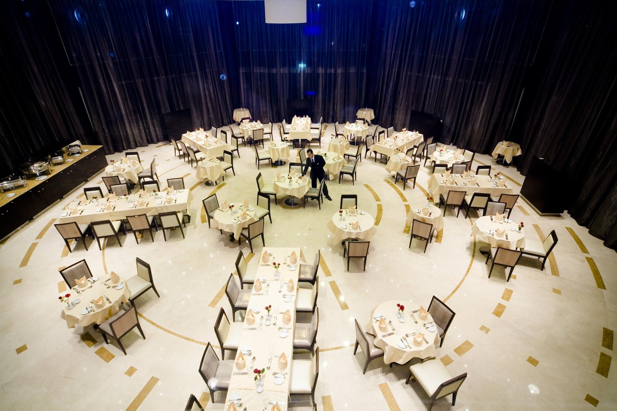 Restaurant Holiday Inn Riyadh Izdihar by IHG