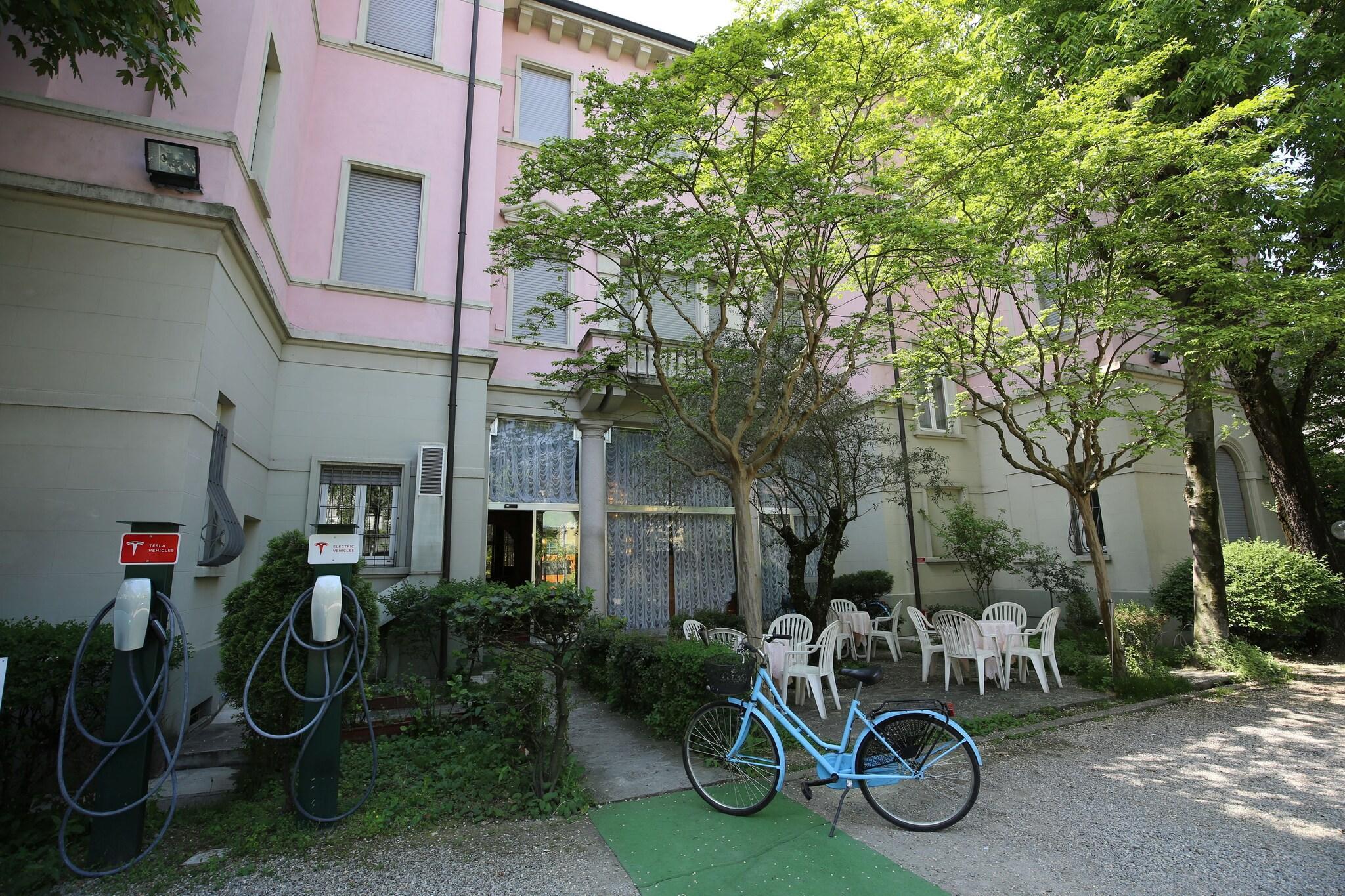 Instalaciones Recreativas Mokinba Hotels Montebianco