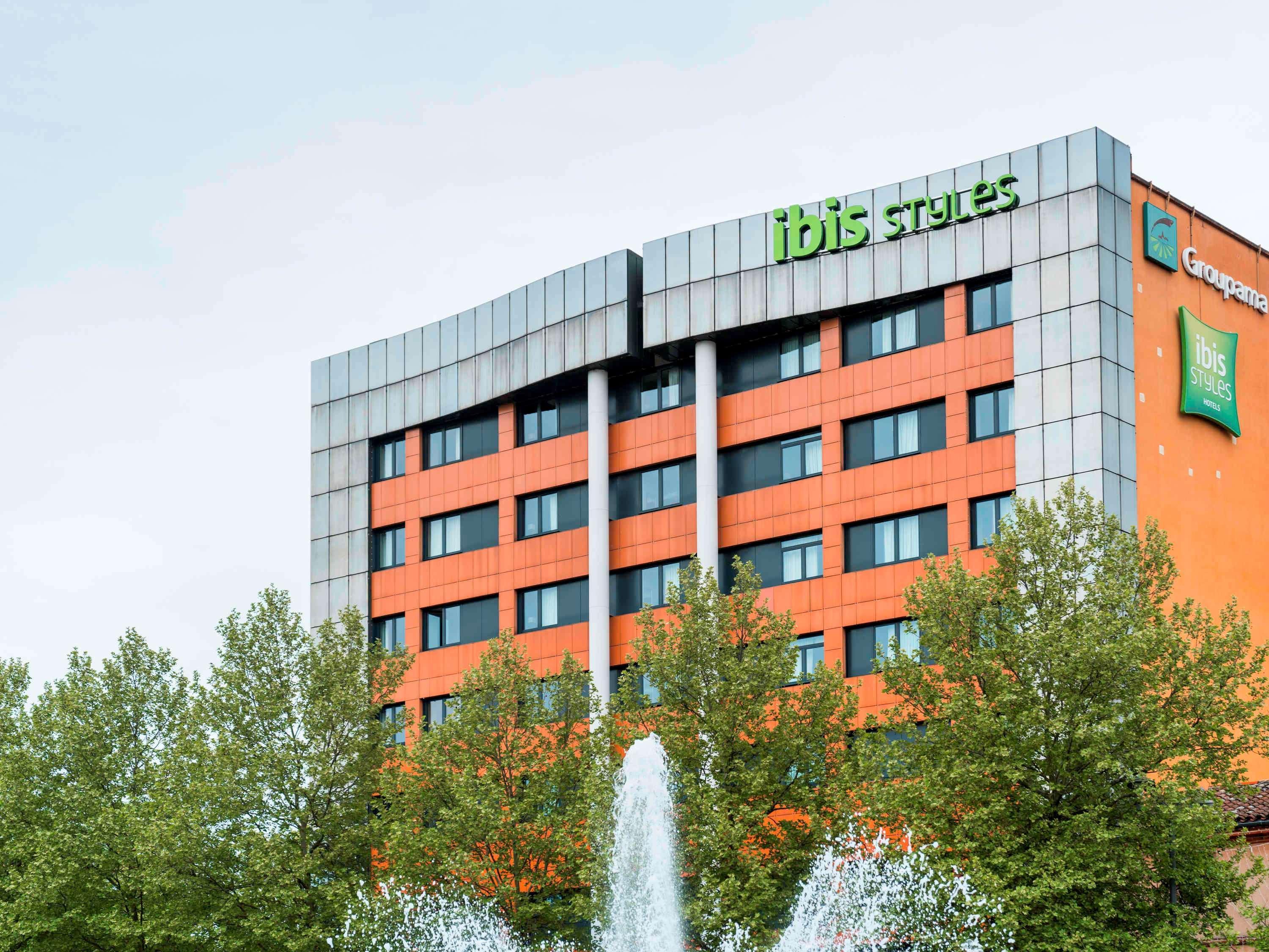 Vista Exterior Ibis Styles Albi Centre Le Theatro