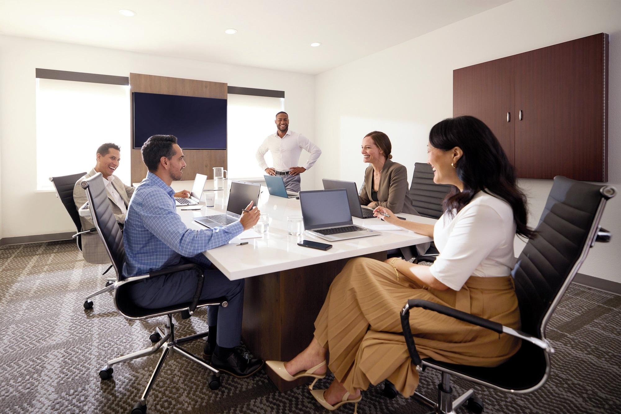Sala de Reuniones Staybridge Suites Ocala Near Equestrian Aquatics by IHG