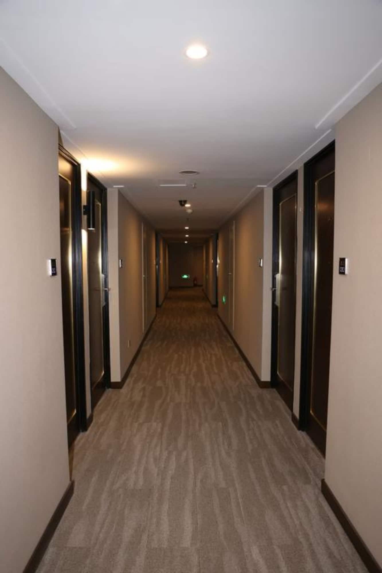 Varios Dalian Royal Hotel
