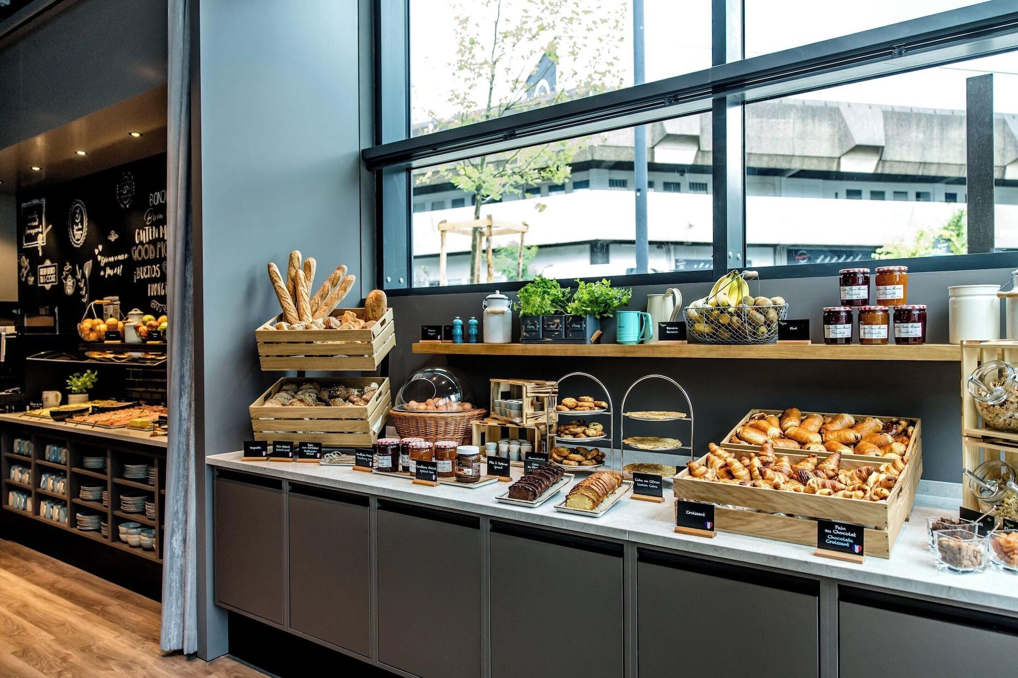 Vista Exterior Motel One Paris Porte de Versailles