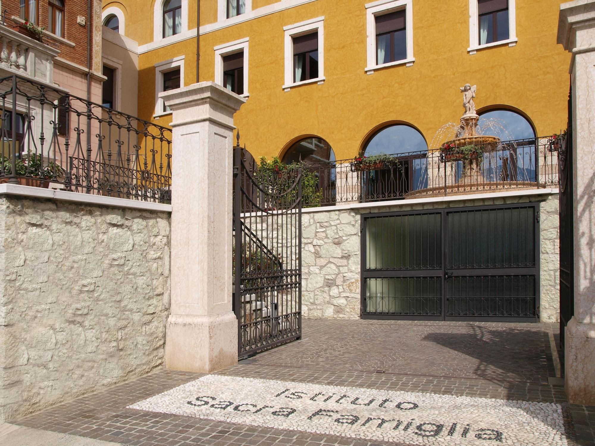 Vista Exterior Garda Family House
