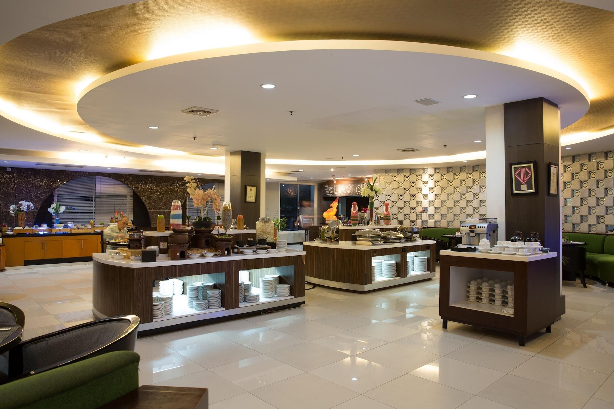 Restaurant The Royale Krakatau Hotel