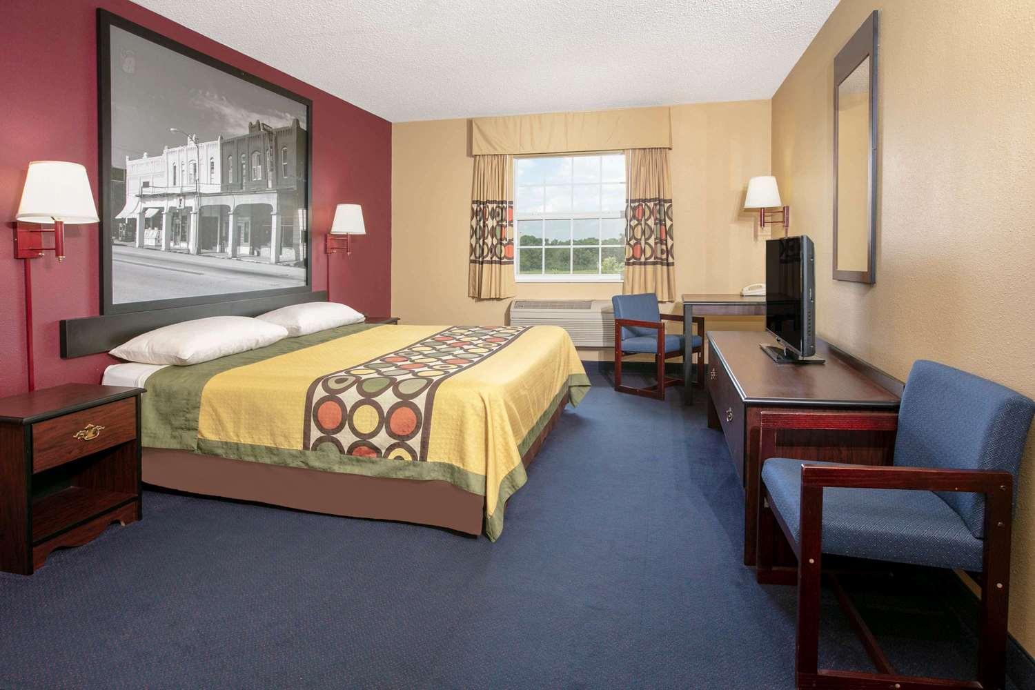 Suite Super 8 by Wyndham Big Cabin/Vinita Area