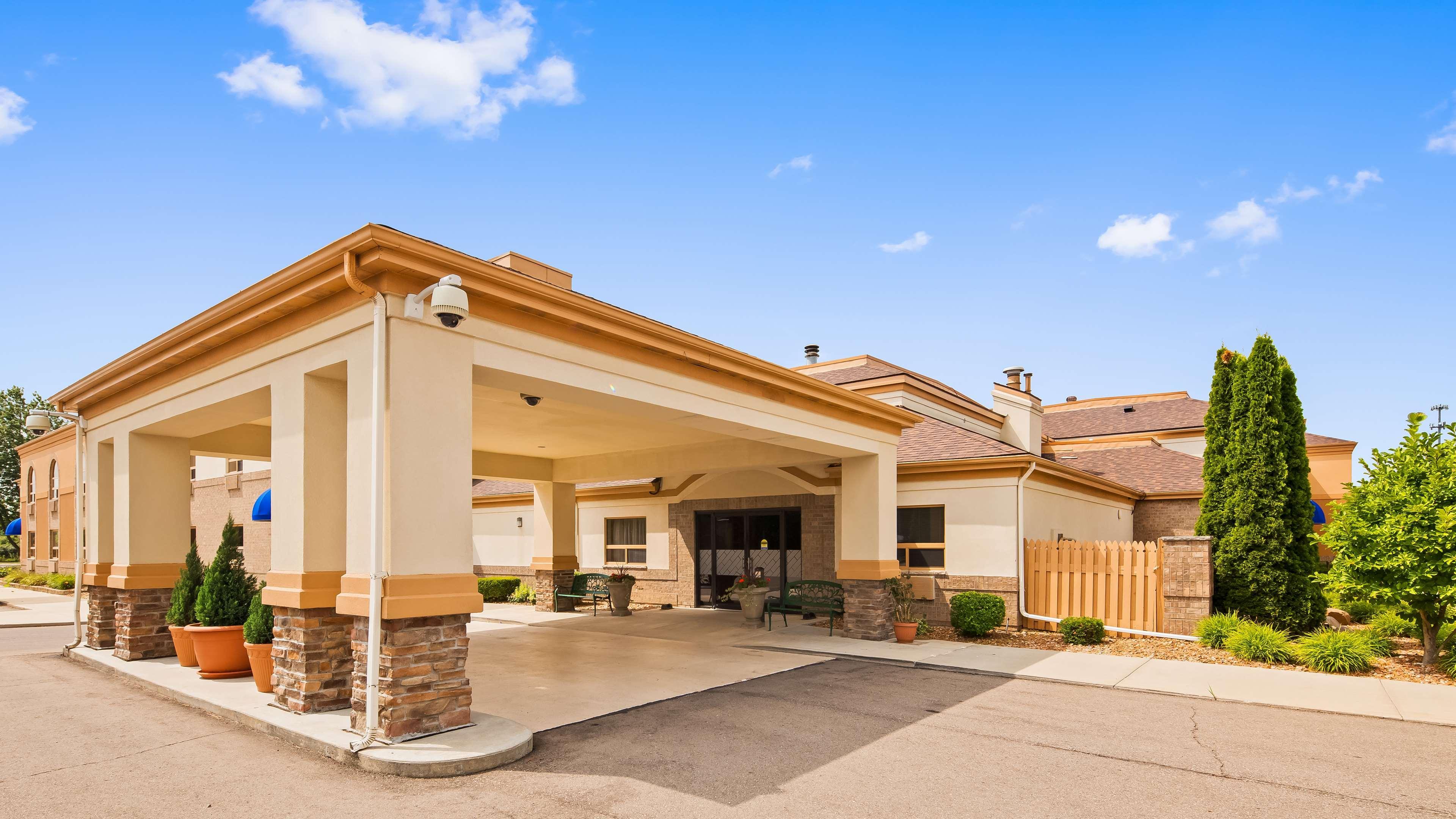 Vista Exterior Best Western Davison Inn