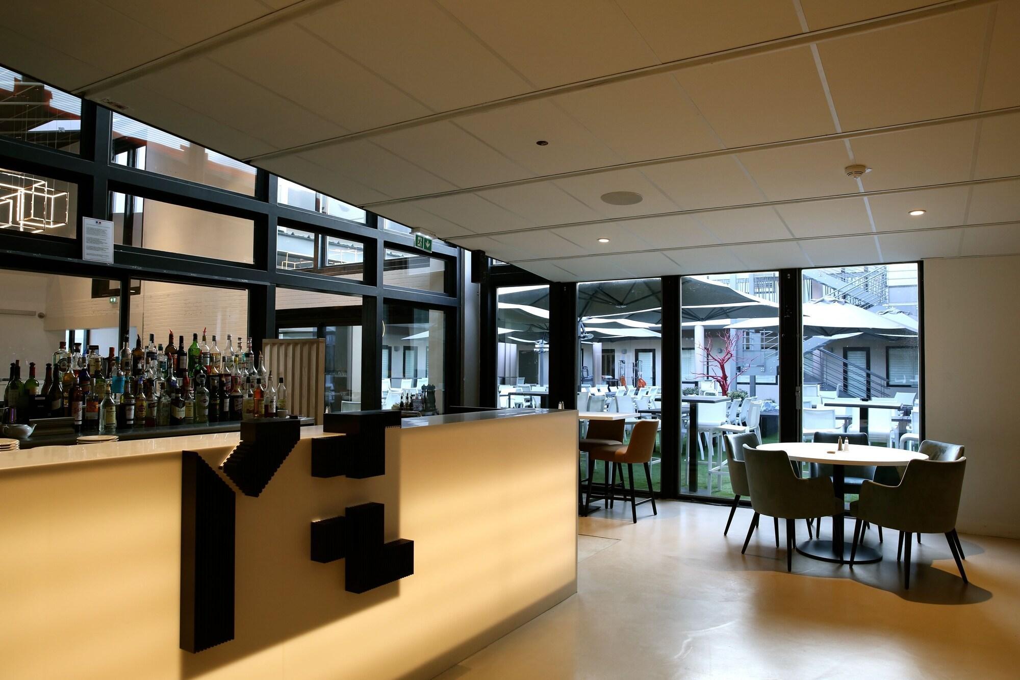 Bar/Salón Hôtel Restaurant Le Nelio