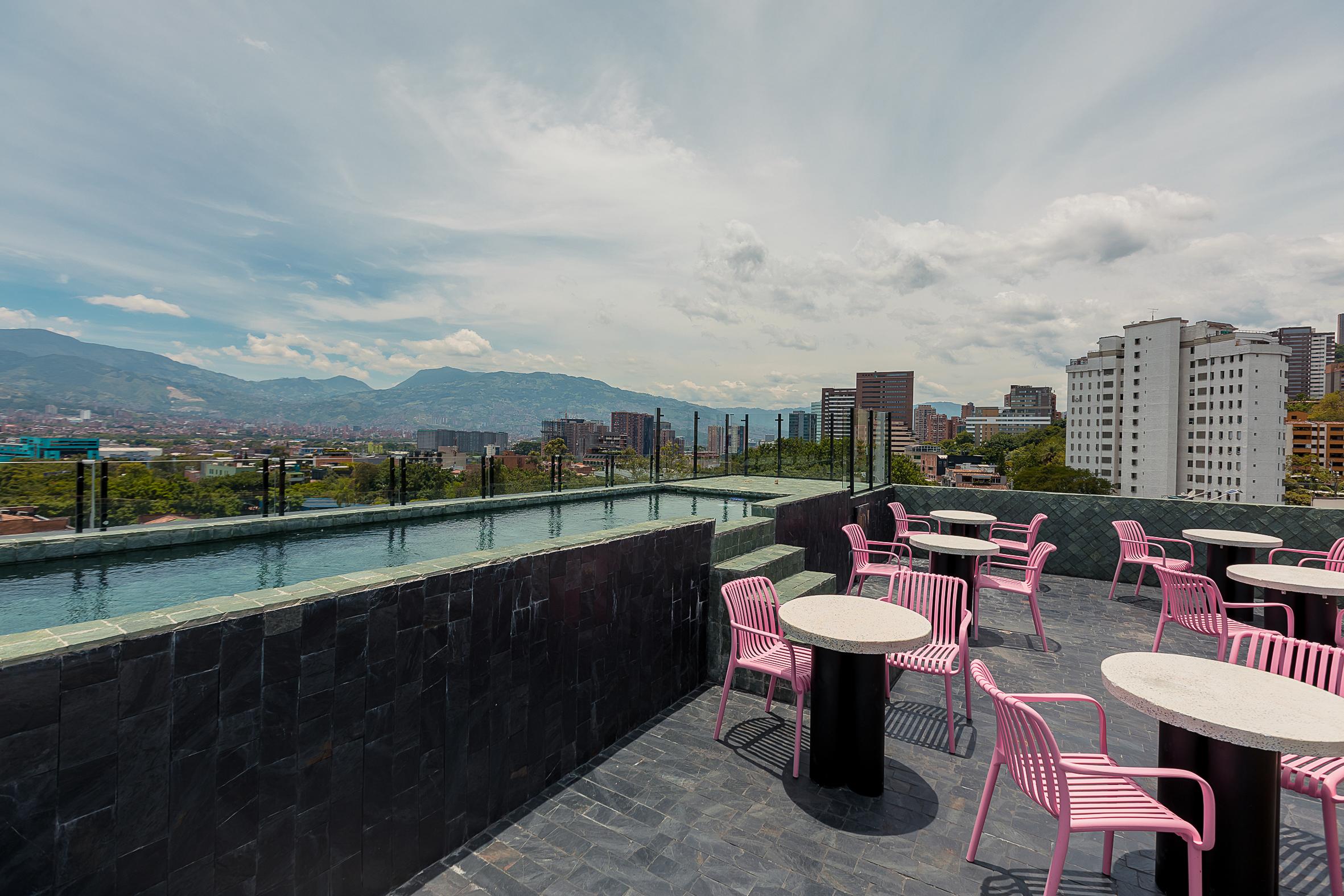 Vista Piscina Hotel Zelva Negra