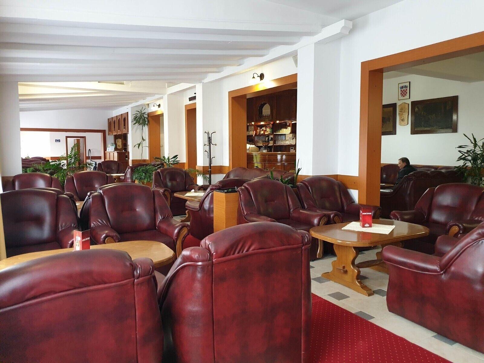 Bar/Salón Hotel Mirni Kutak