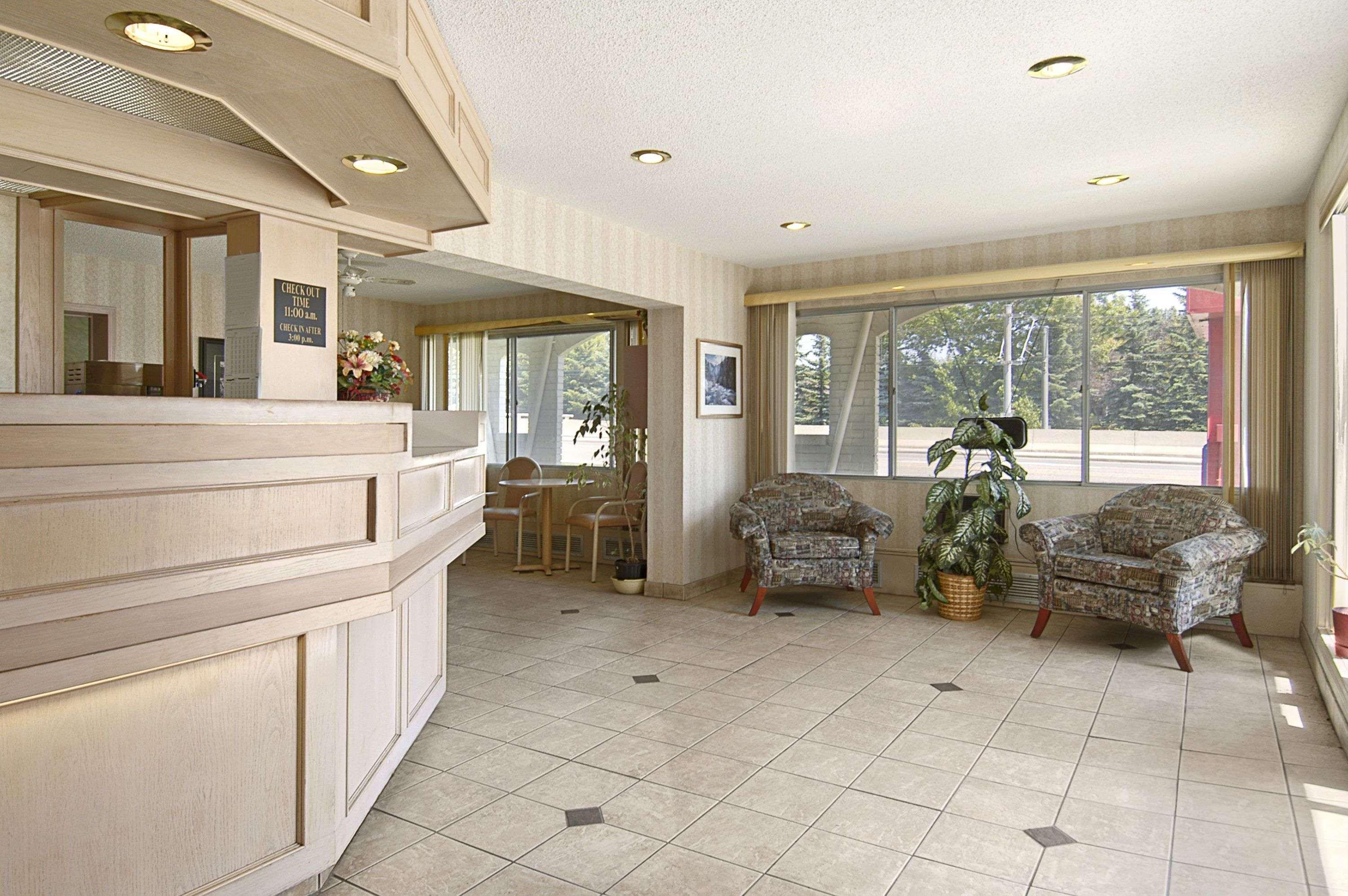 Vista Lobby Metro Inn Calgary Northwest