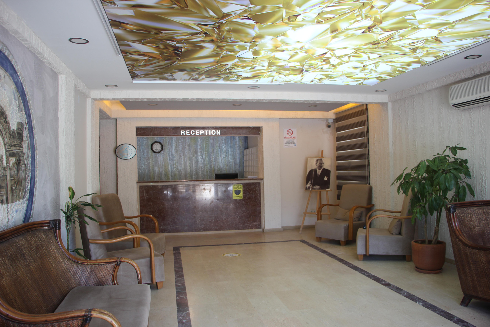 Vista Lobby Maxsea Beach Hotel