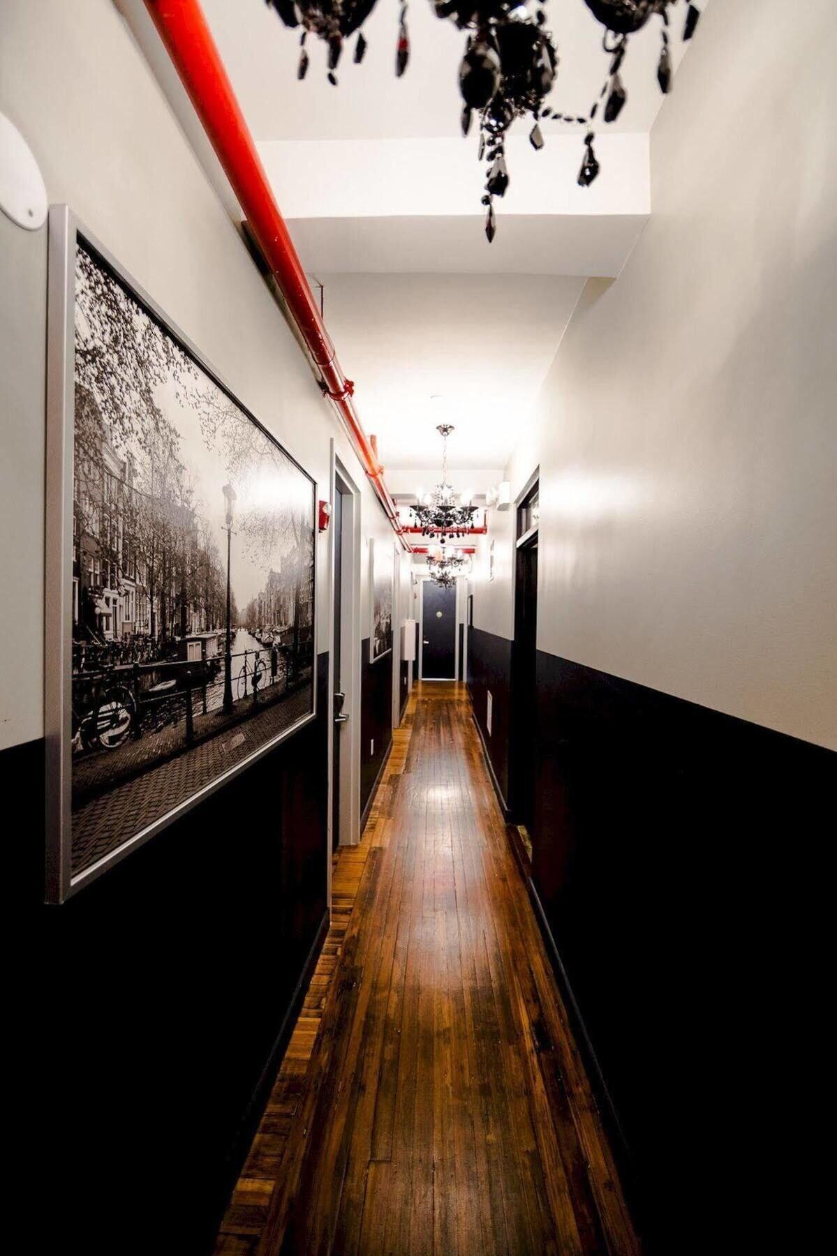 Varios Q4 Hotel & Hostel