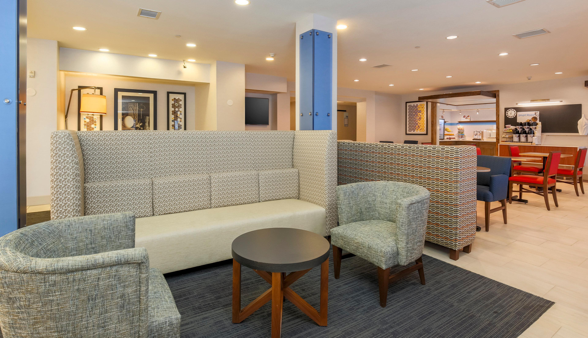 Vista Lobby Holiday Inn Express Las Vegas - Stadium Area by IHG