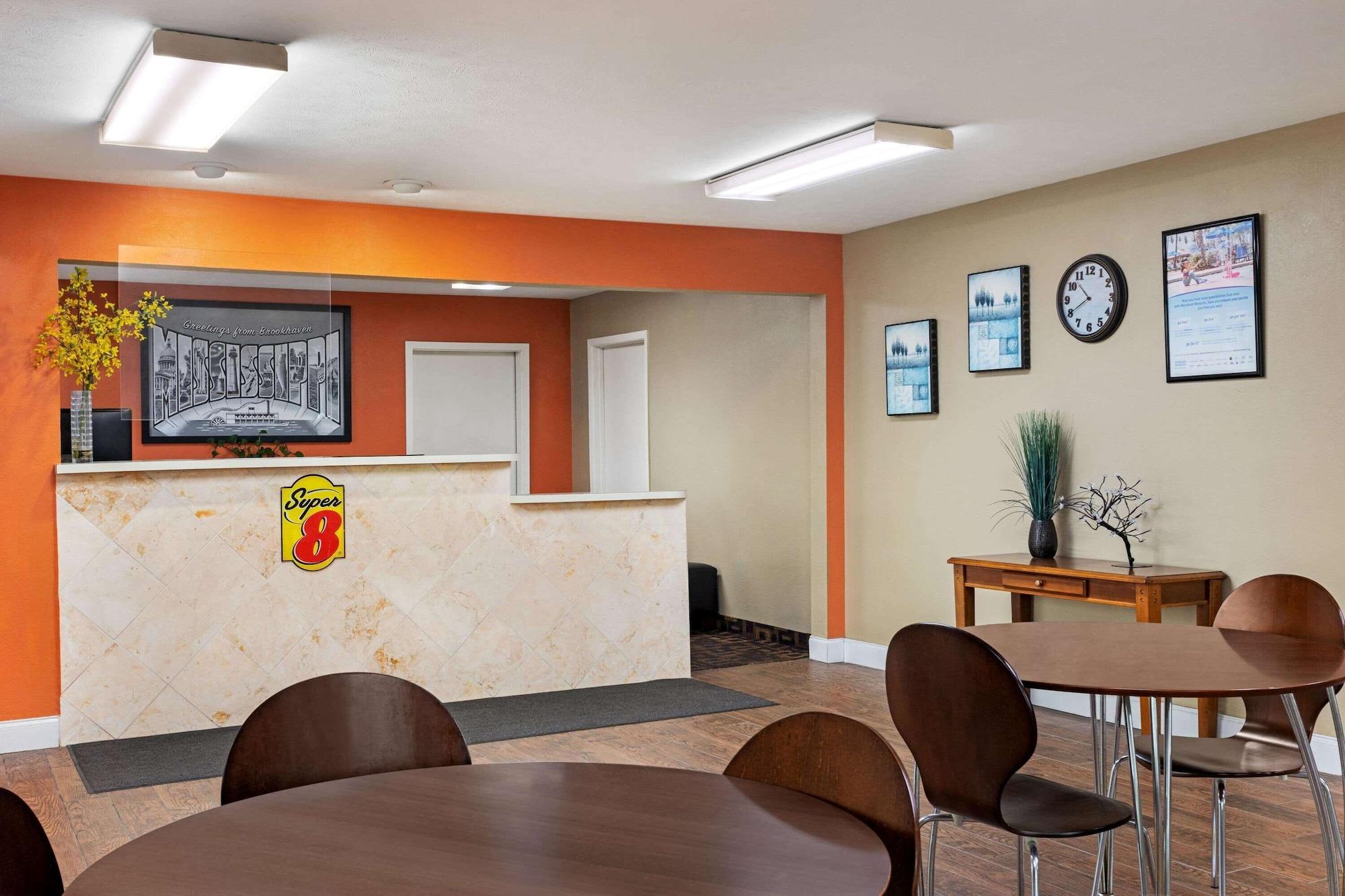 Vista Lobby Super 8 by Wyndham Brookhaven