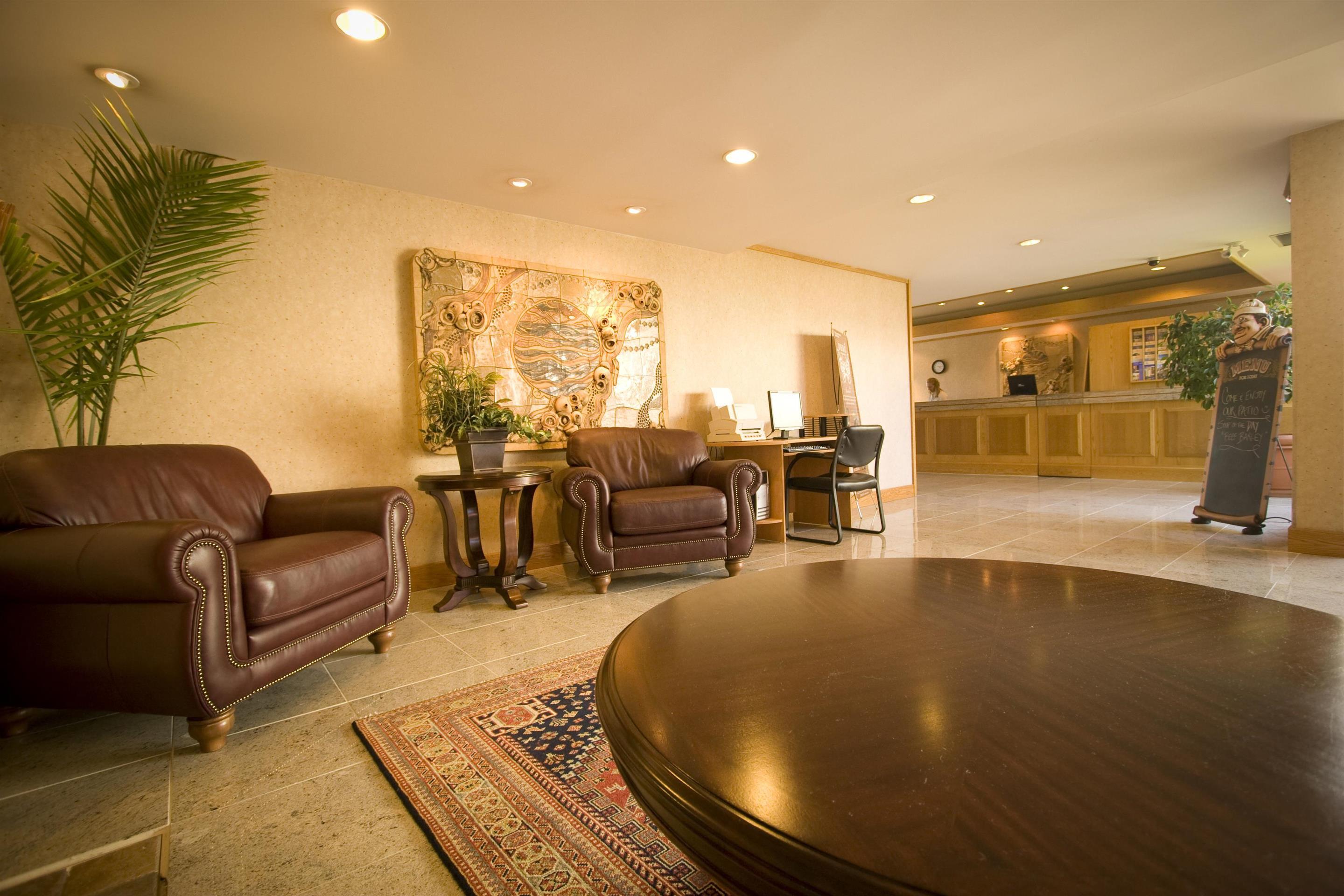 Vista Lobby Coast Discovery Inn