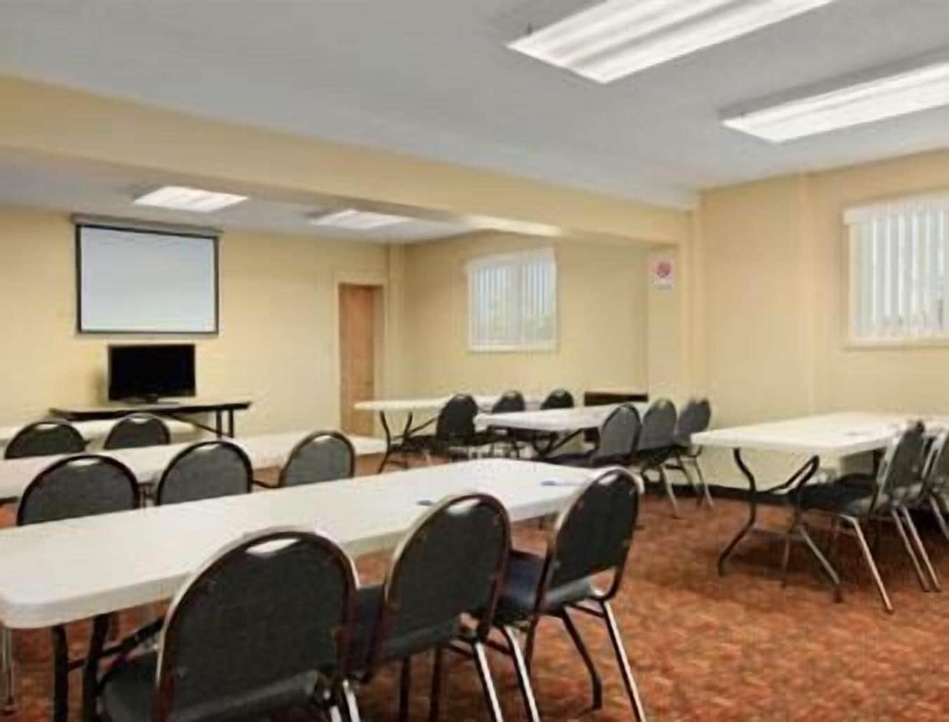 Sala de Reuniones Travelodge by Wyndham Lima OH