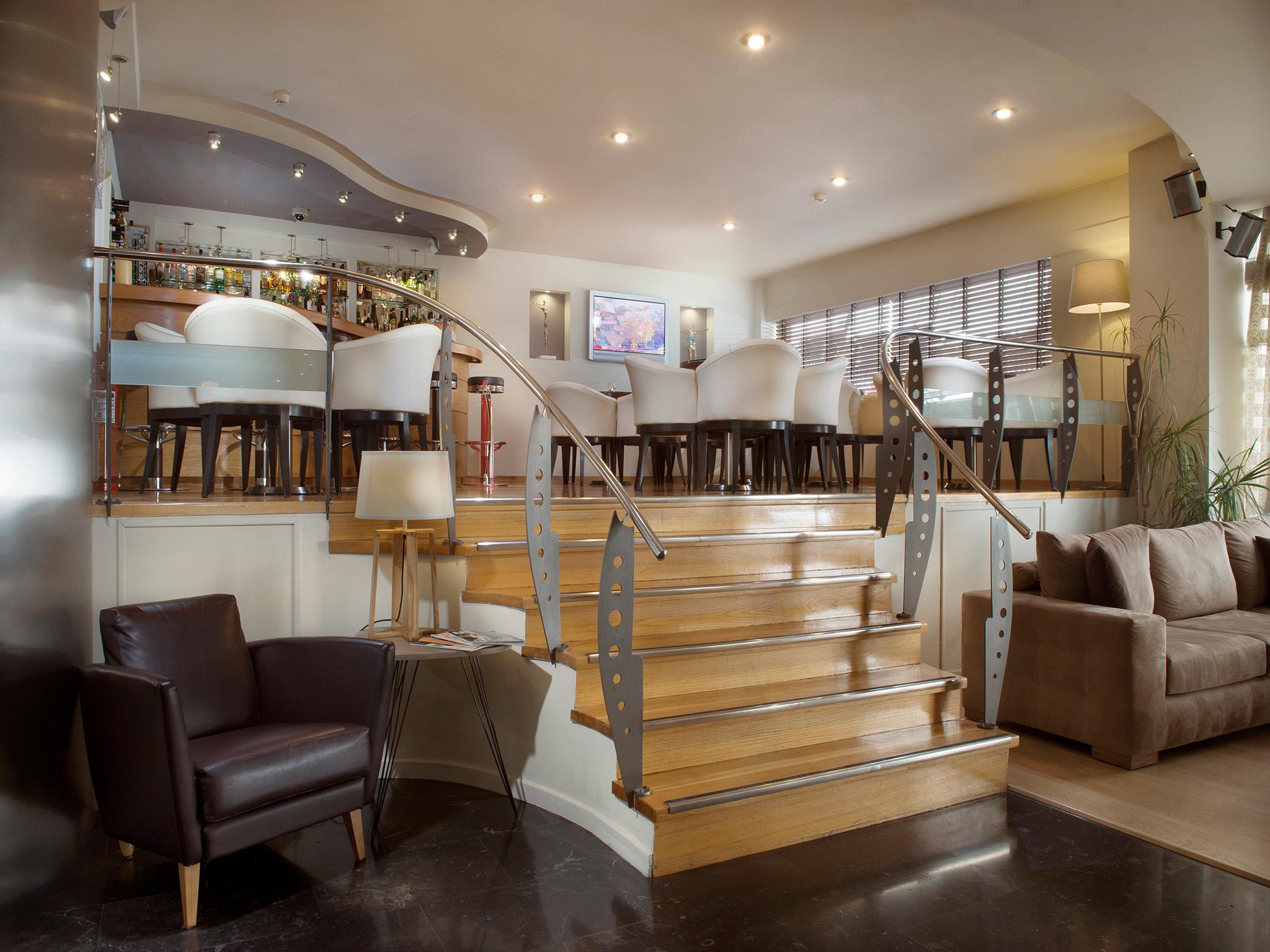 Bar/Salón Acropolis Select