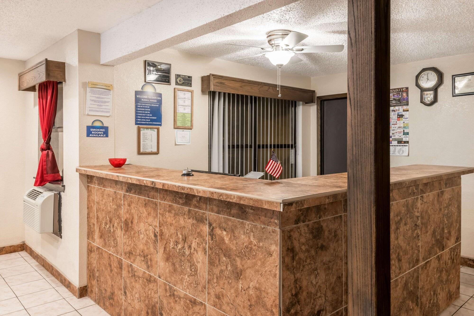 Vista Lobby Days Inn by Wyndham Russell