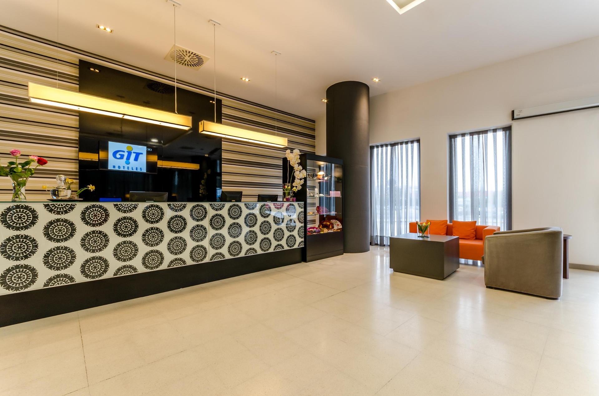 Vista Lobby Hotel YIT Vía Sevilla Mairena