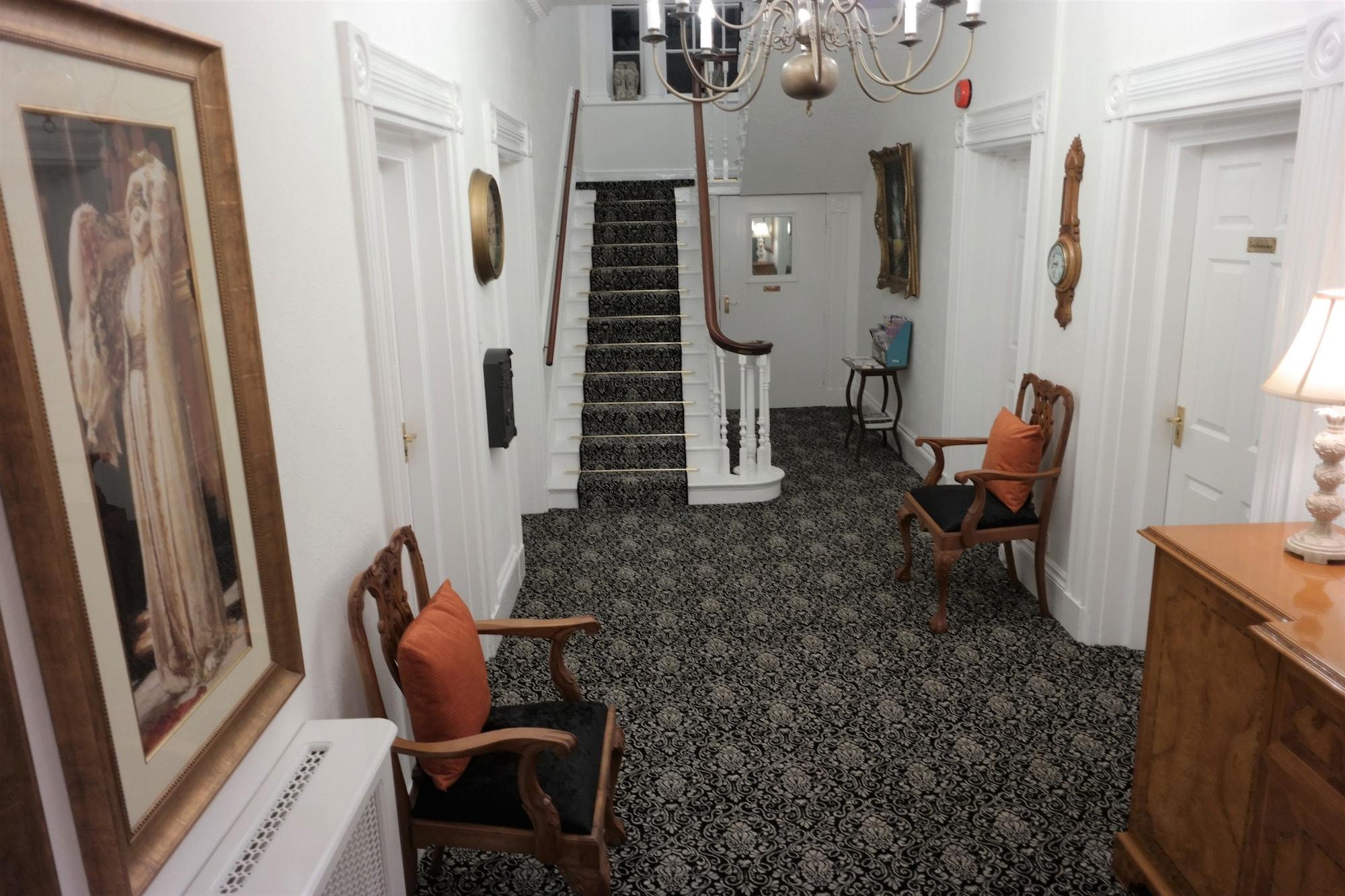 Vista Lobby White Linen Whitby, Room Only