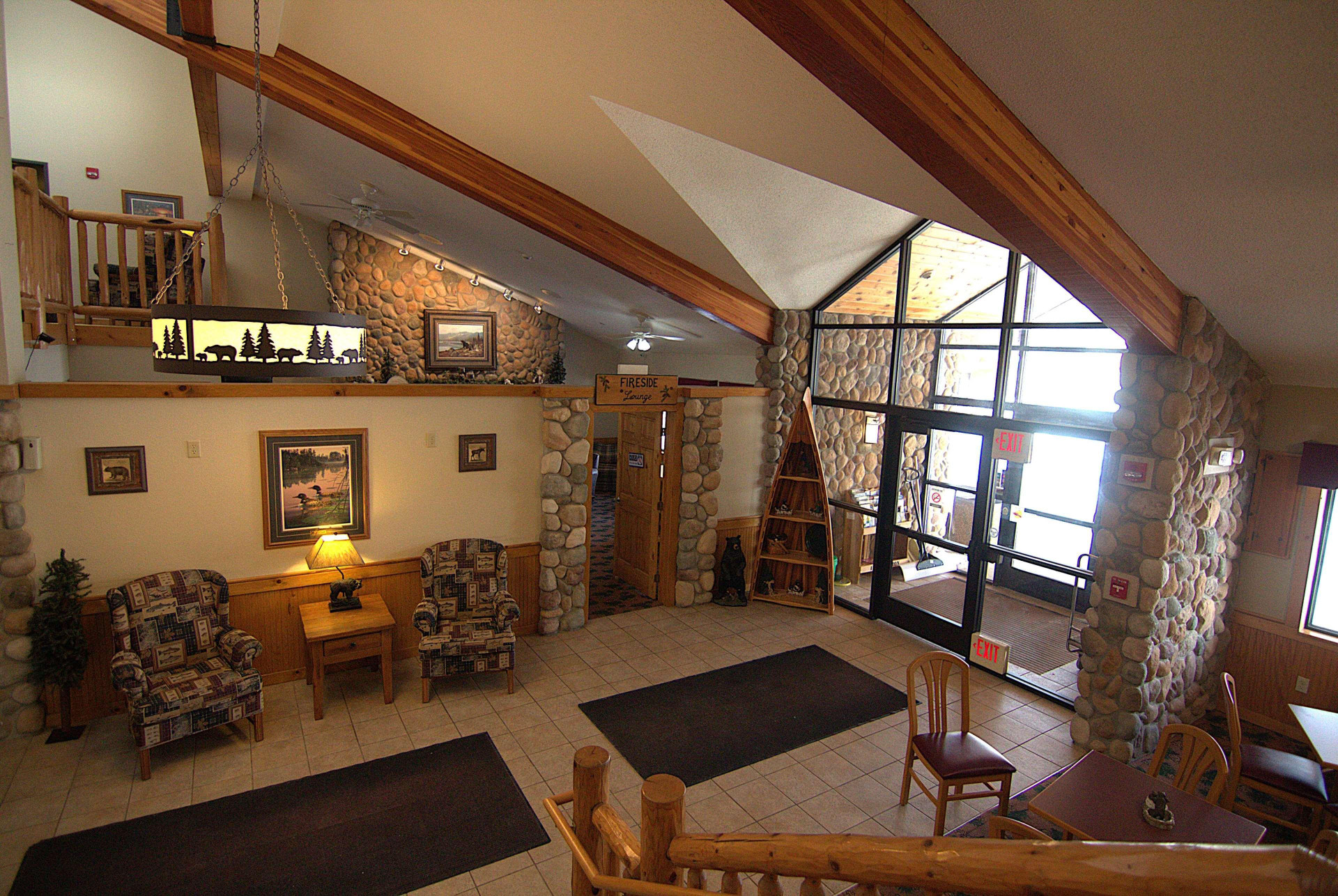 Vista Lobby Shell Lake Lodge, a Travelodge by Wyndham