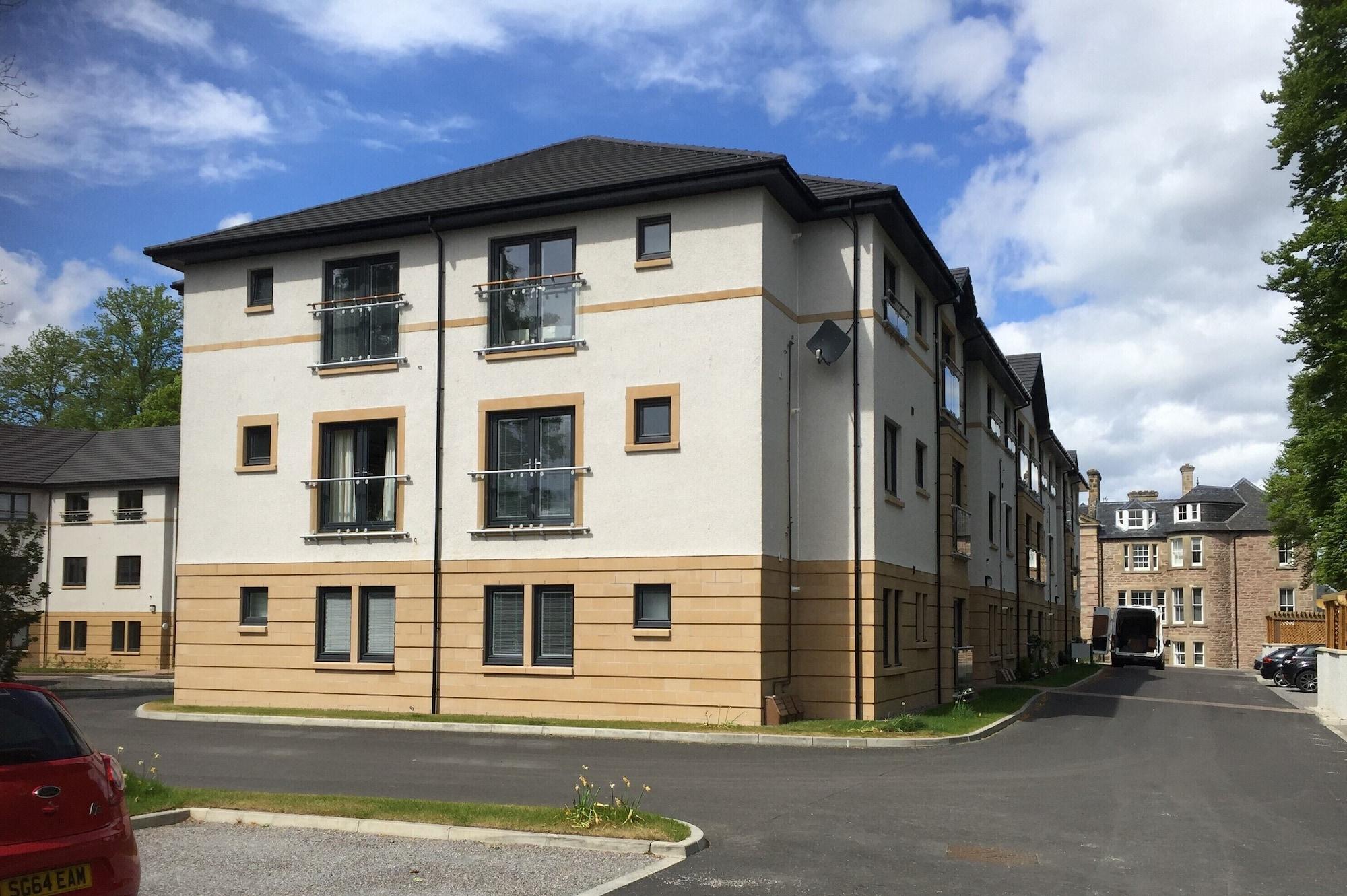 Vista Exterior Inverness City Suites