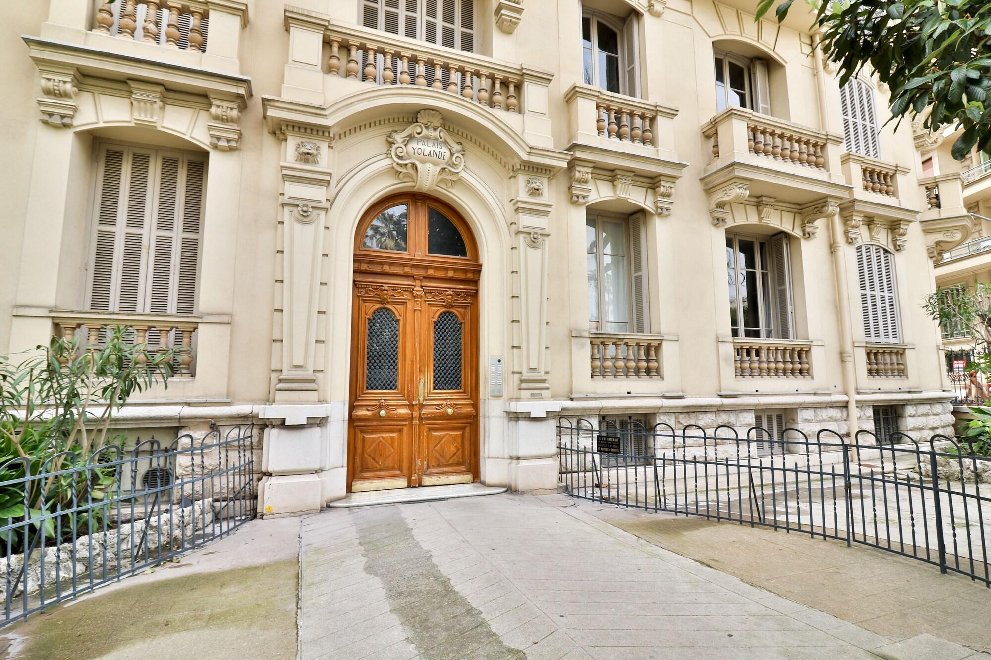 Vista Exterior Hotel Victor Hugo