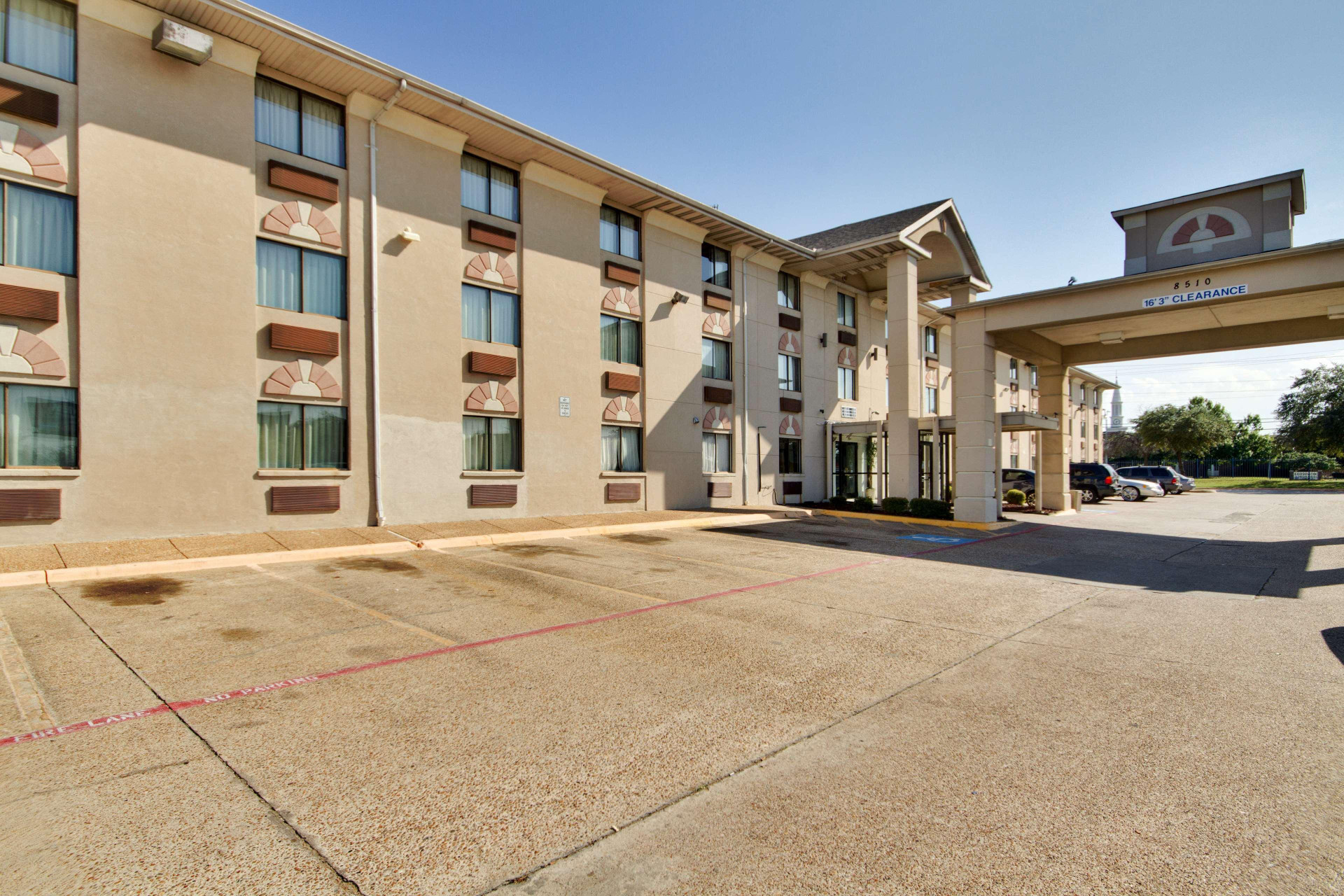 Vista Exterior Motel 6 Dallas, TX - Fair Park