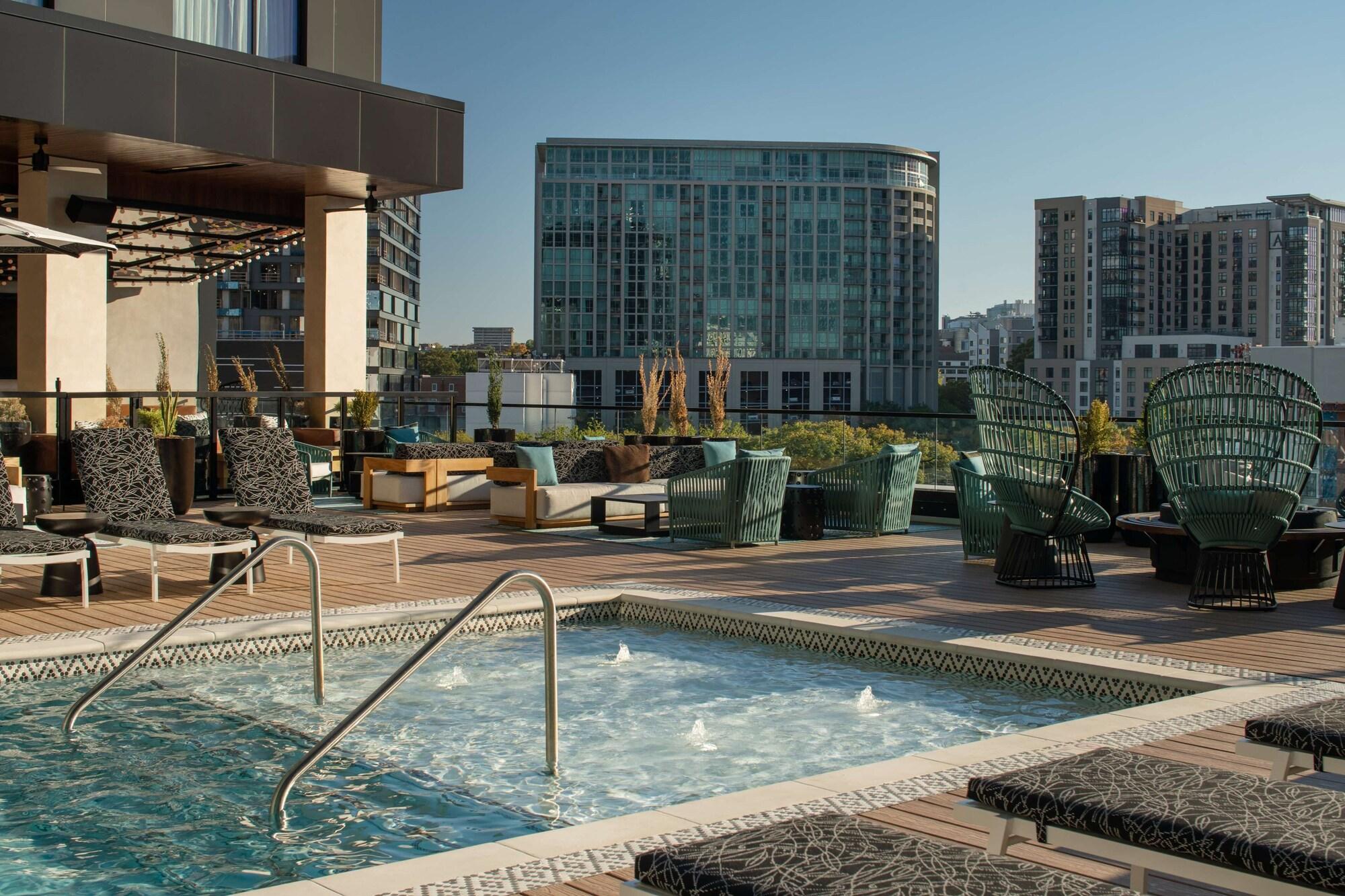 Vista Piscina Hotel Fraye Nashville, Curio Collection By Hilton