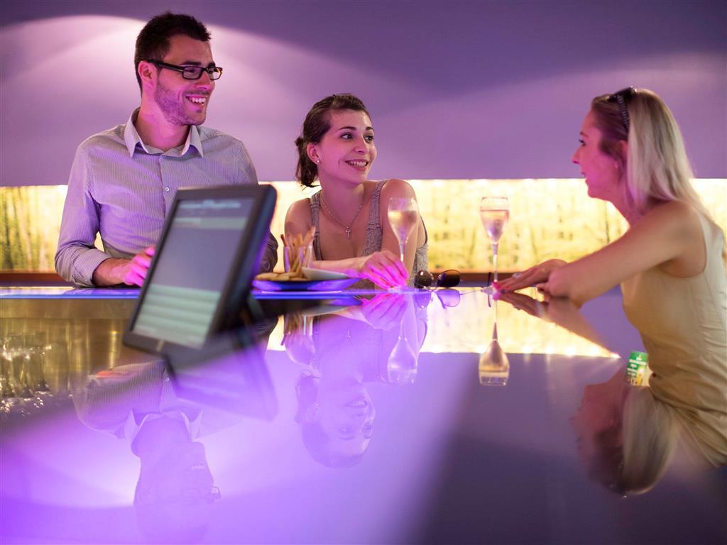 Bar/Salón Novotel Limoges Le Lac
